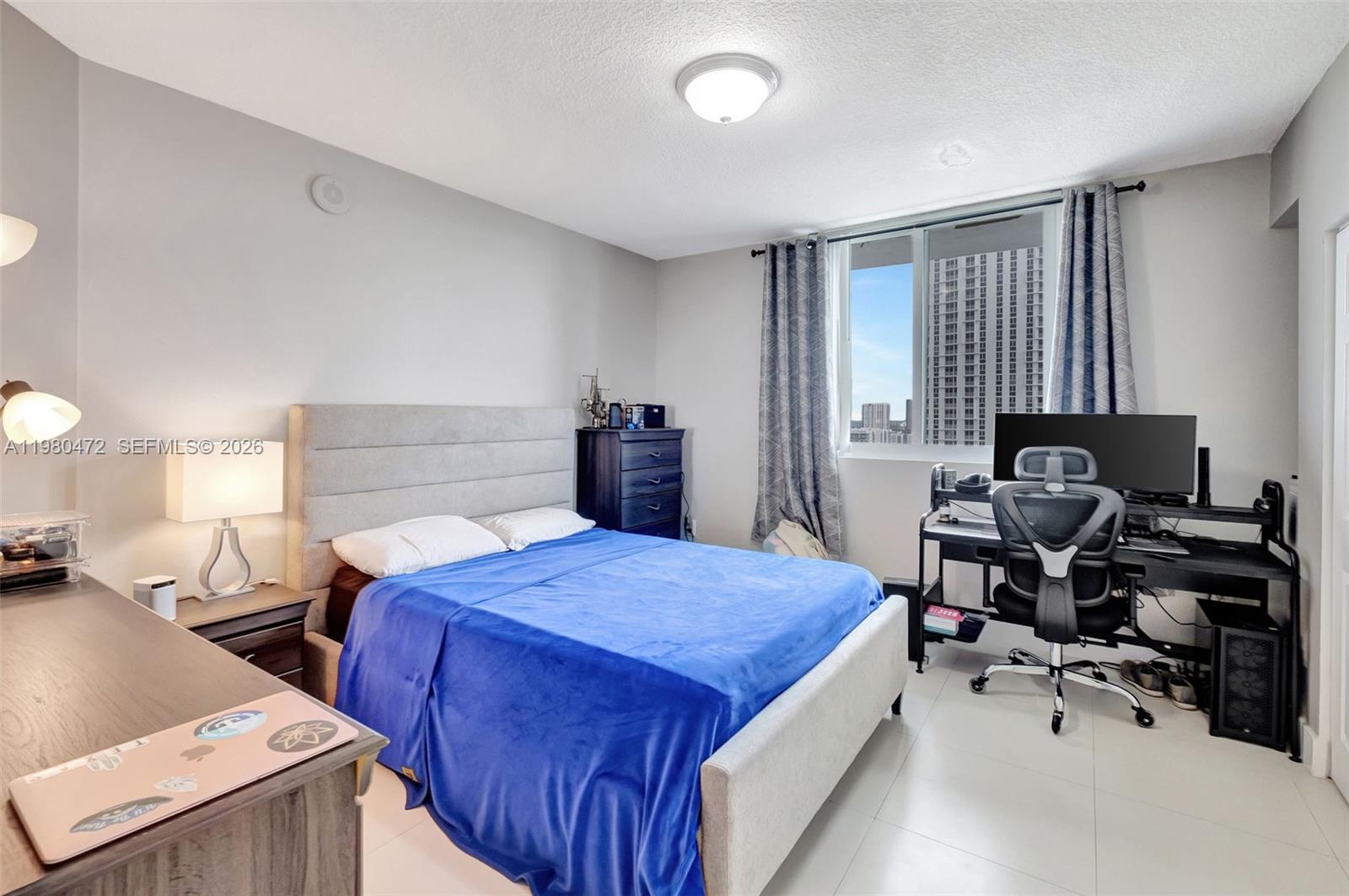 1800 BISCAYNE PLAZA CONDO - Residential