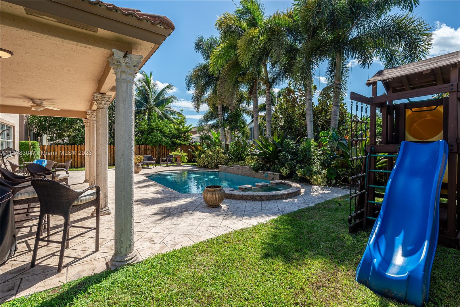 PEMBROKE FALLS - Residential