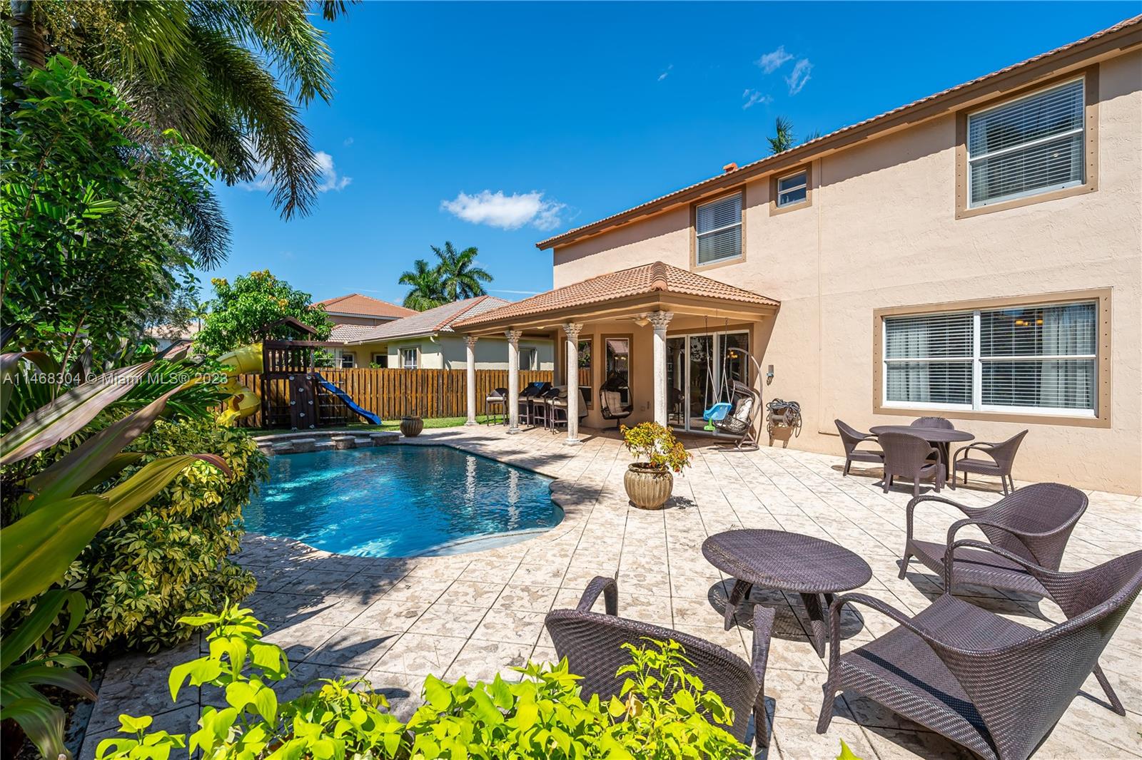 PEMBROKE FALLS - Residential