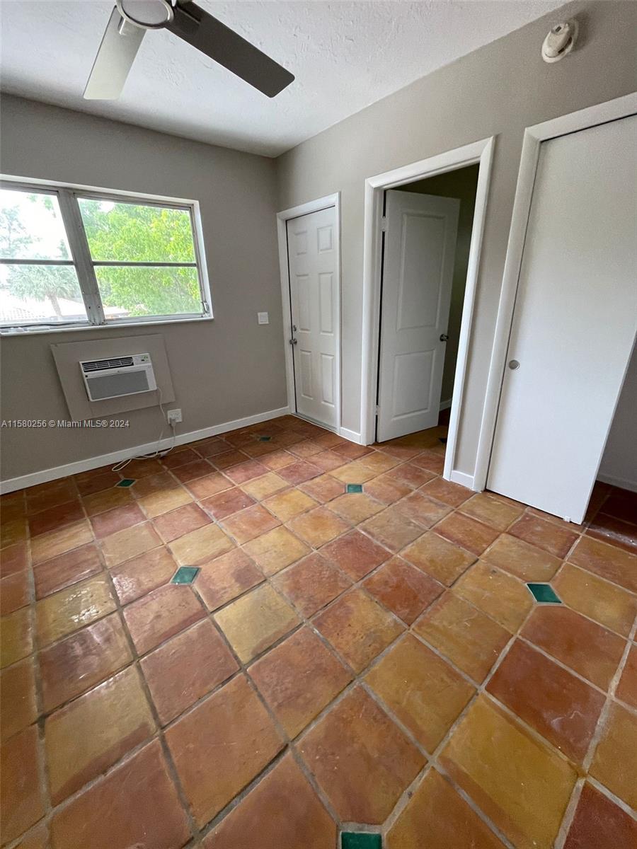 LAUDERDALE PARK 6-33 1/2 - Residential Lease