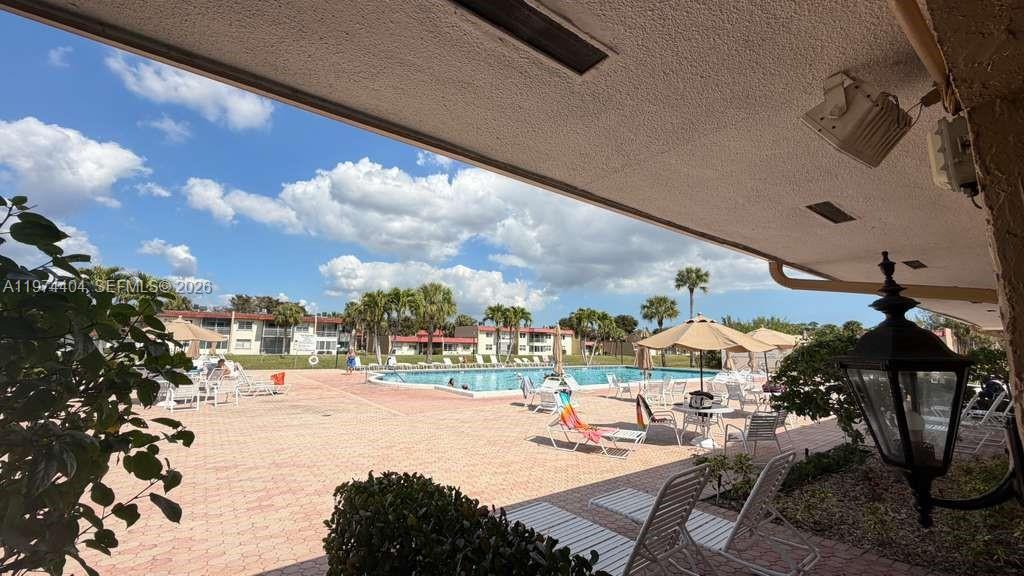 GOLDEN LAKES VILLAGE COND - Residential