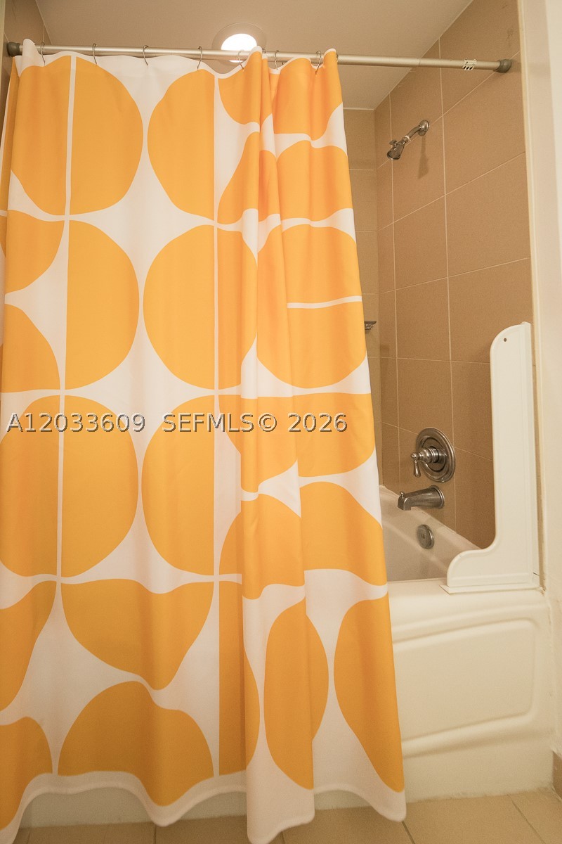 MET 1 CONDO - Residential Lease