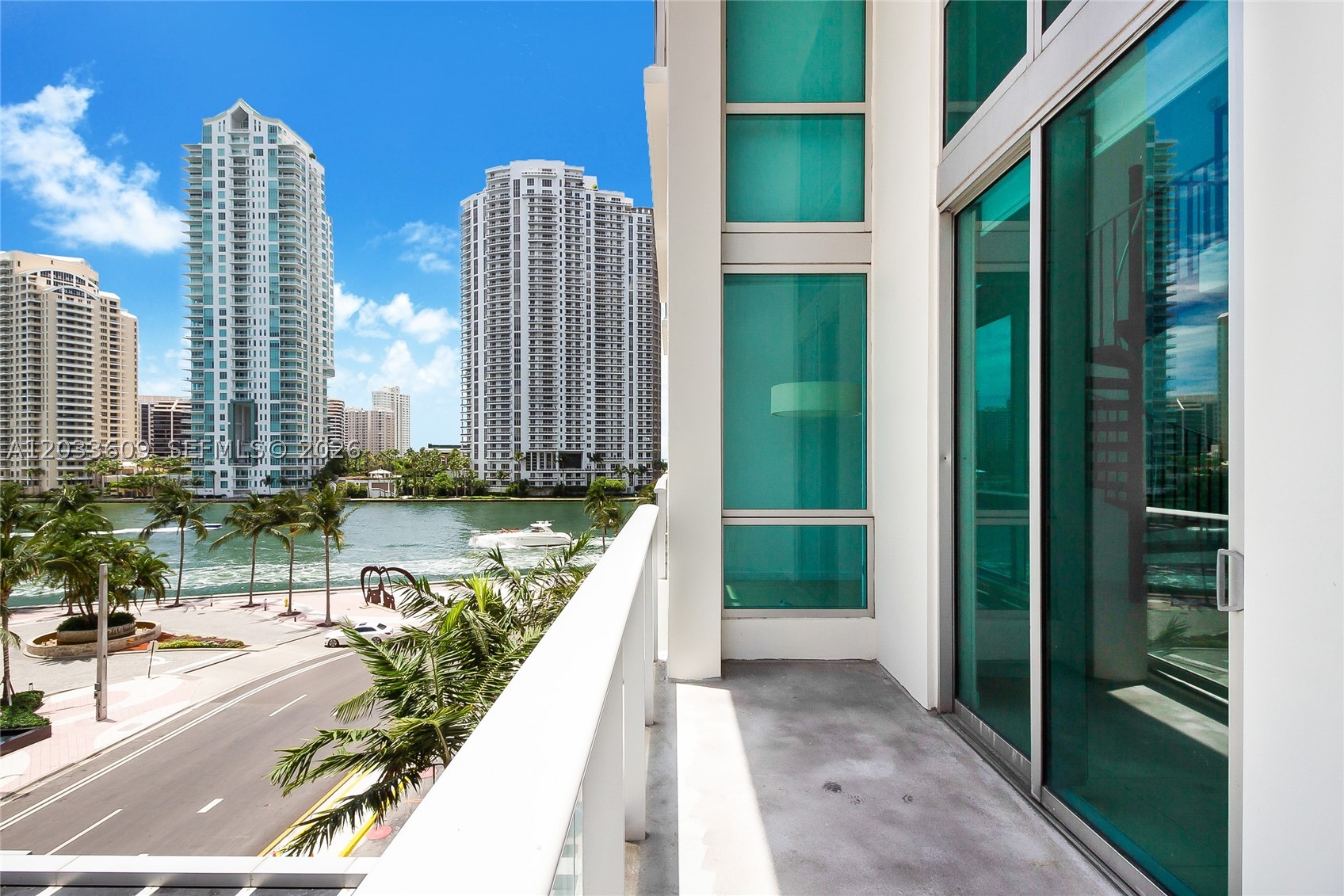 MET 1 CONDO - Residential Lease