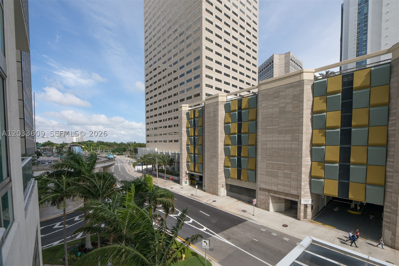 MET 1 CONDO - Residential Lease