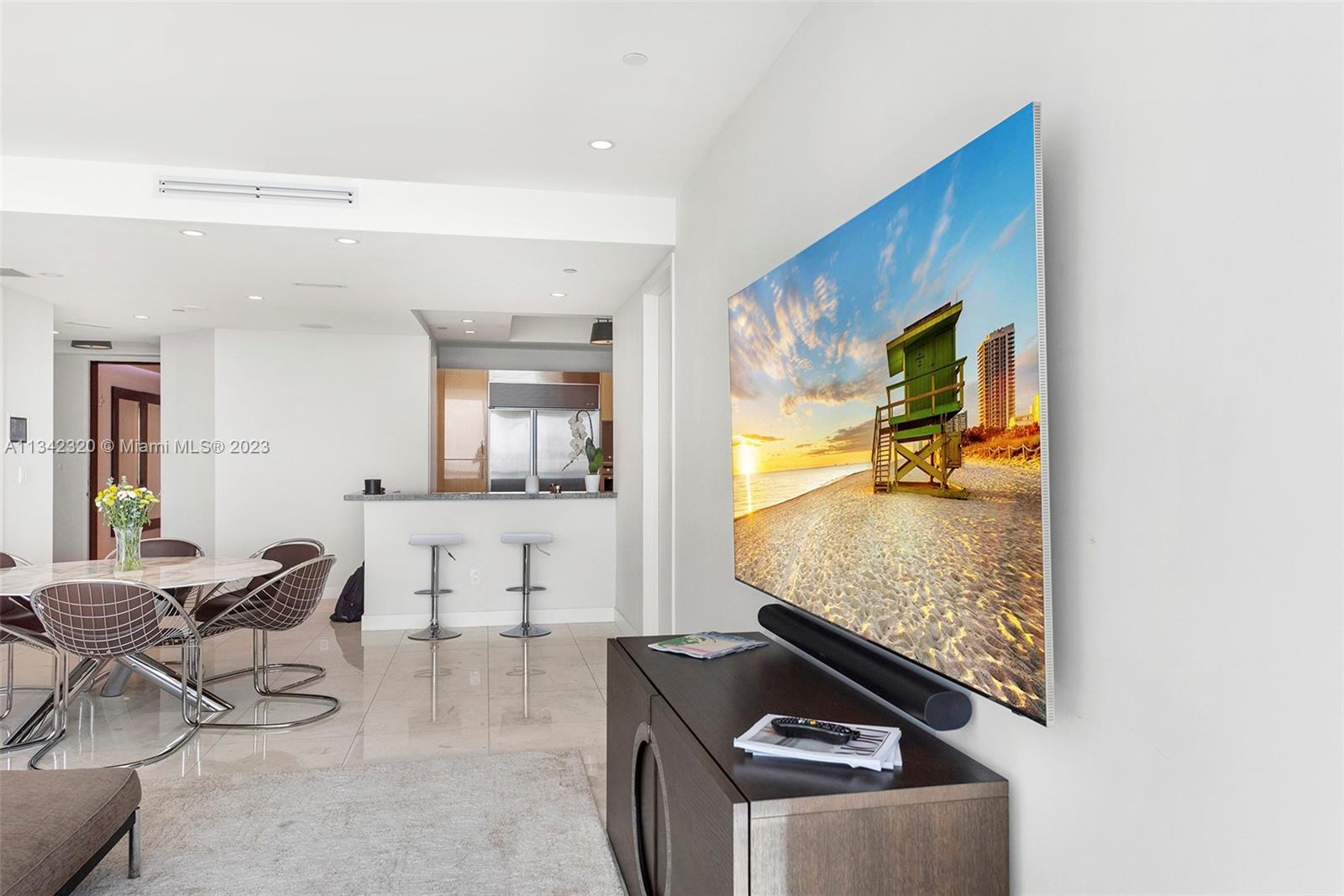 CONTINUUM ON SOUTH BEACH - Residential