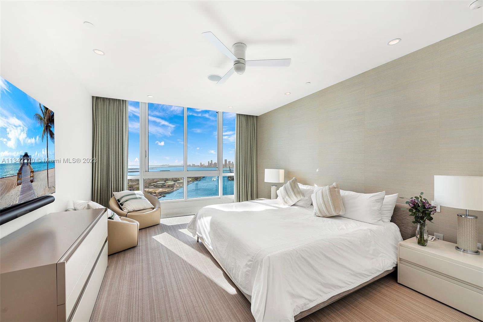 CONTINUUM ON SOUTH BEACH - Residential