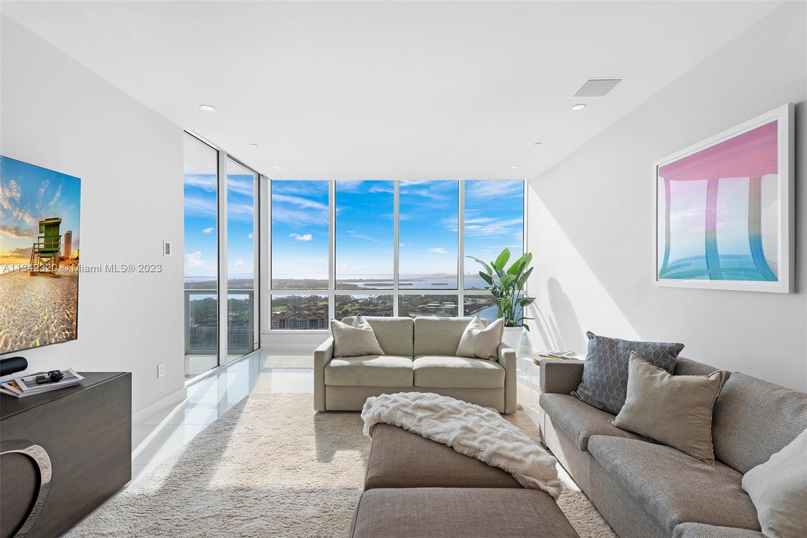 CONTINUUM ON SOUTH BEACH - Residential