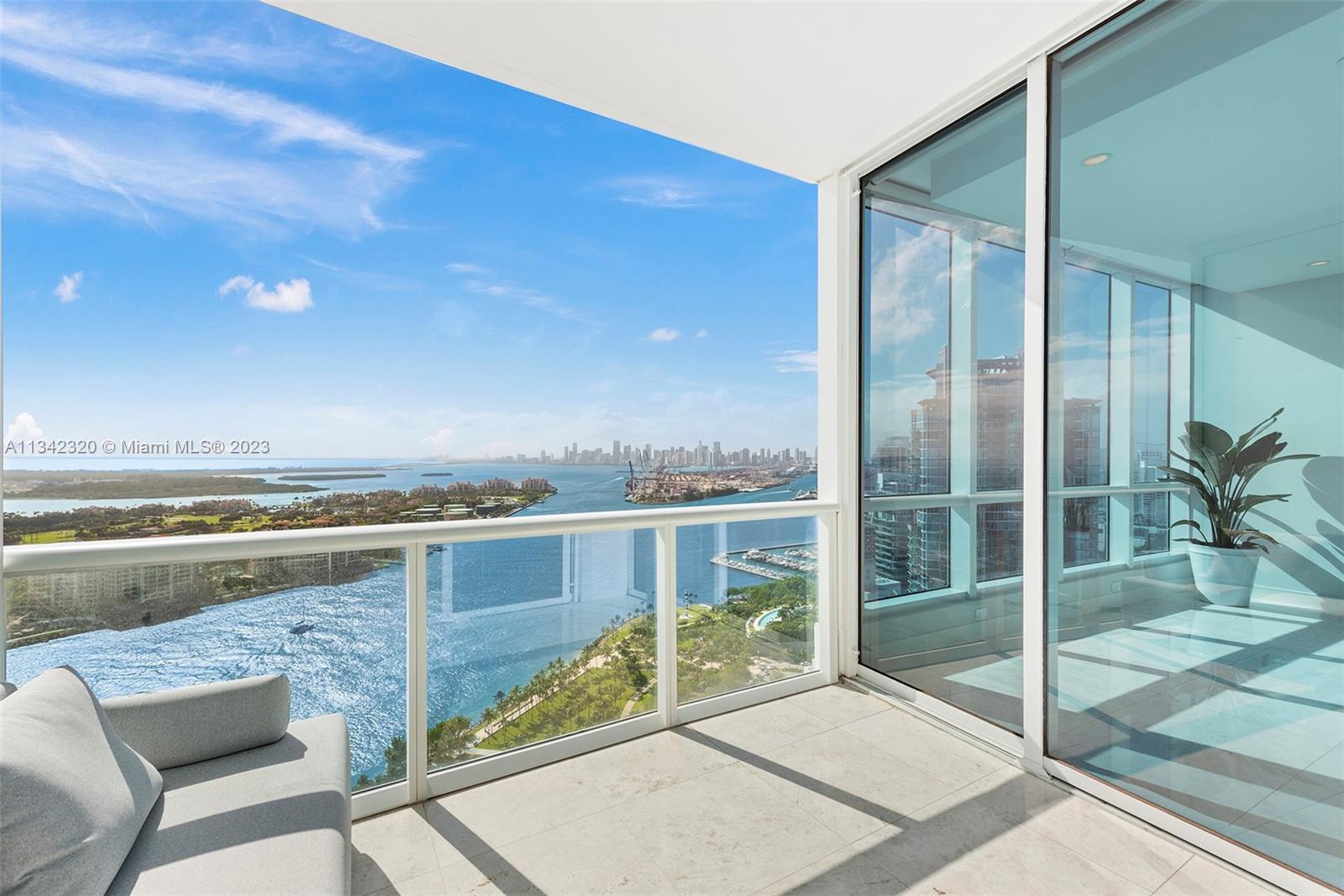 CONTINUUM ON SOUTH BEACH - Residential