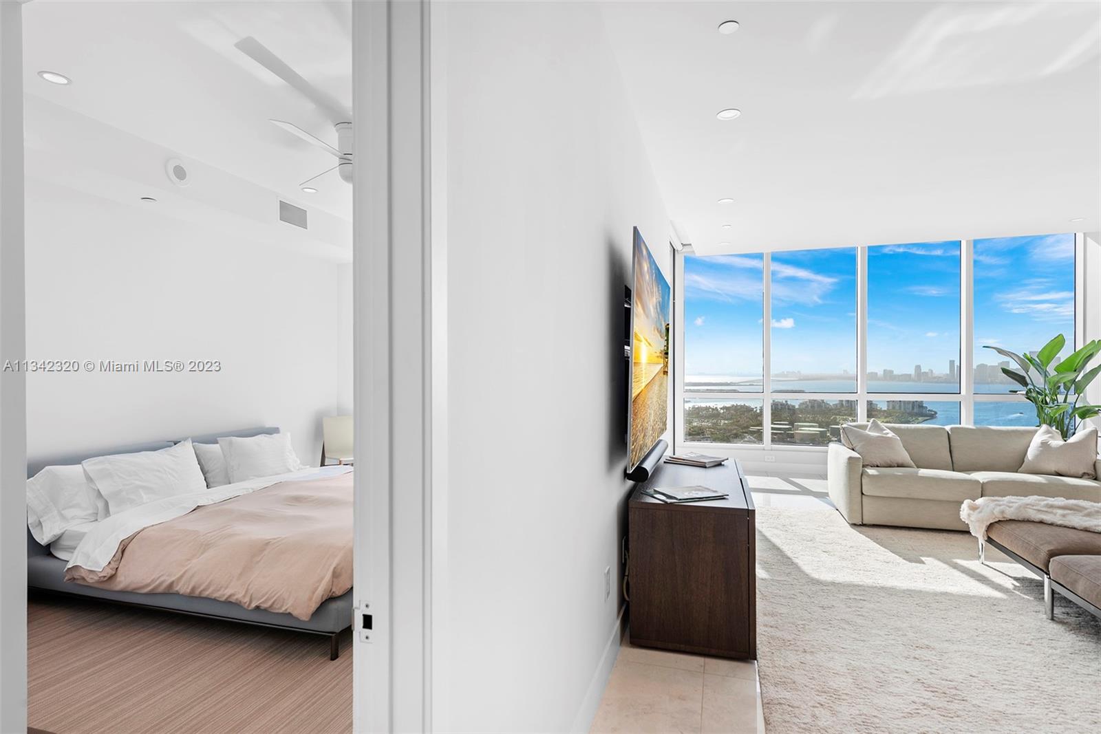 CONTINUUM ON SOUTH BEACH - Residential