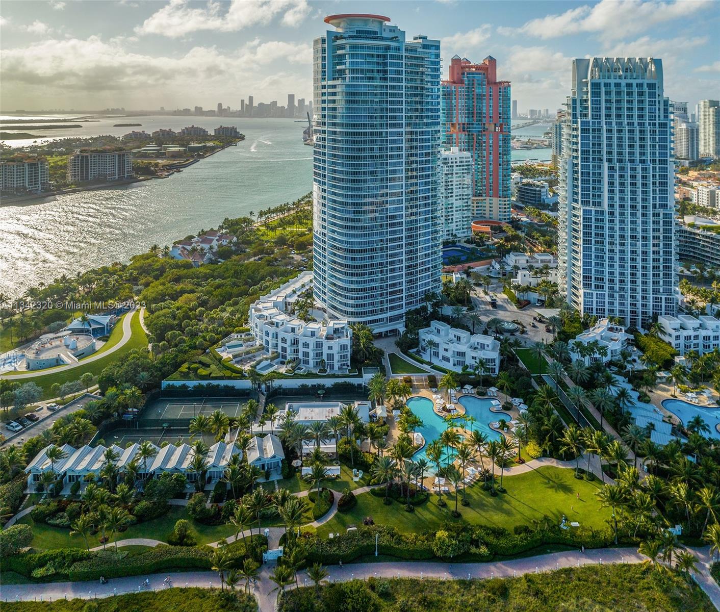 CONTINUUM ON SOUTH BEACH - Residential