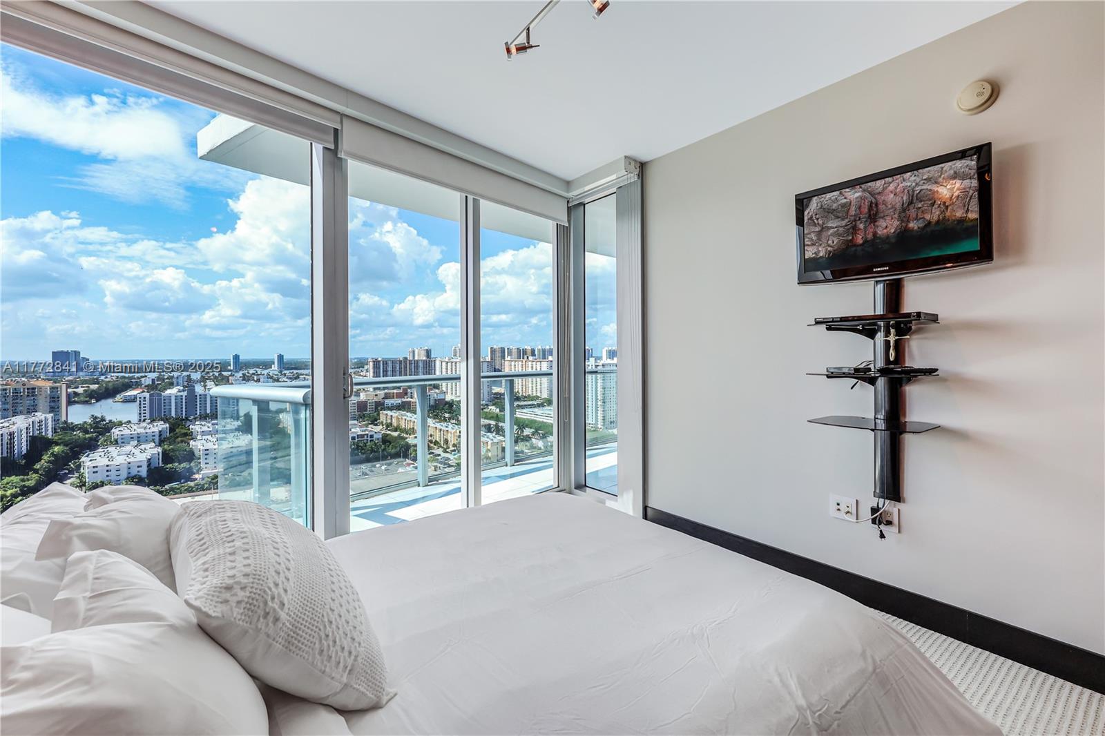 JADE BEACH SUNNY ISLES - Residential