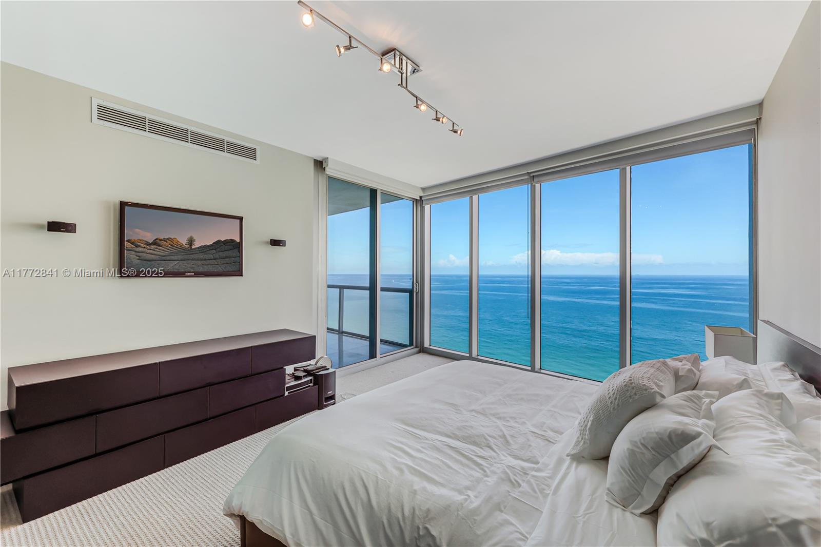 JADE BEACH SUNNY ISLES - Residential
