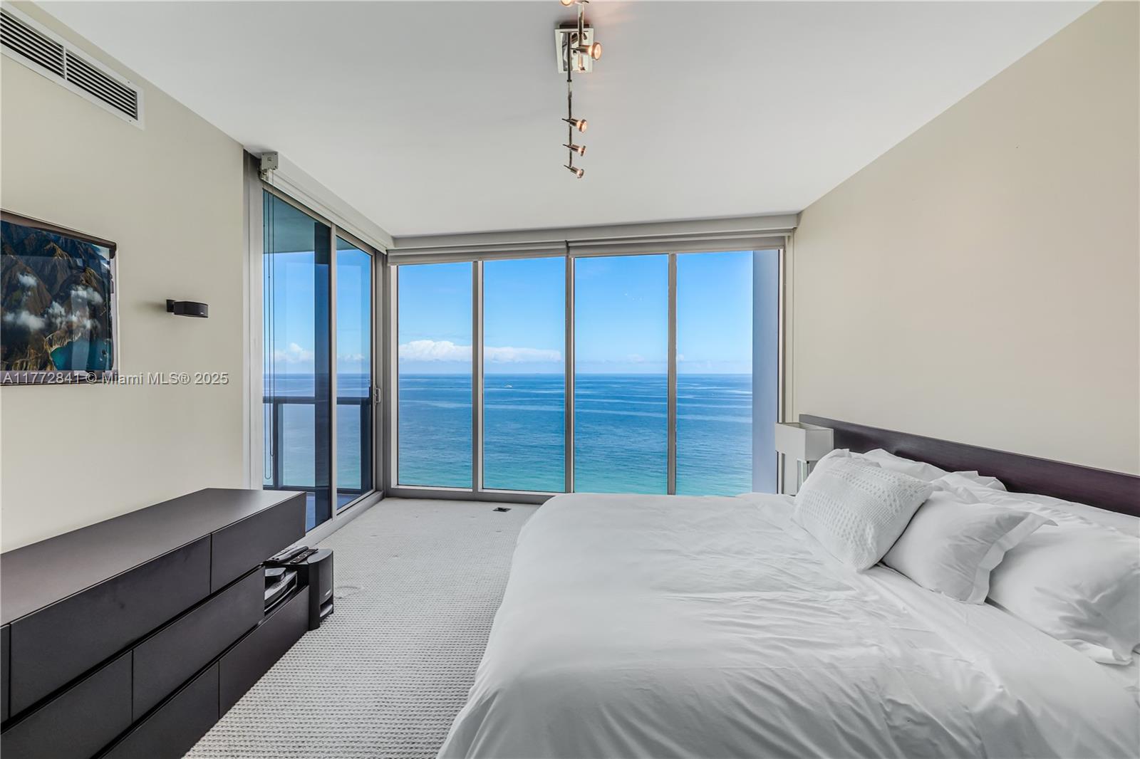 JADE BEACH SUNNY ISLES - Residential