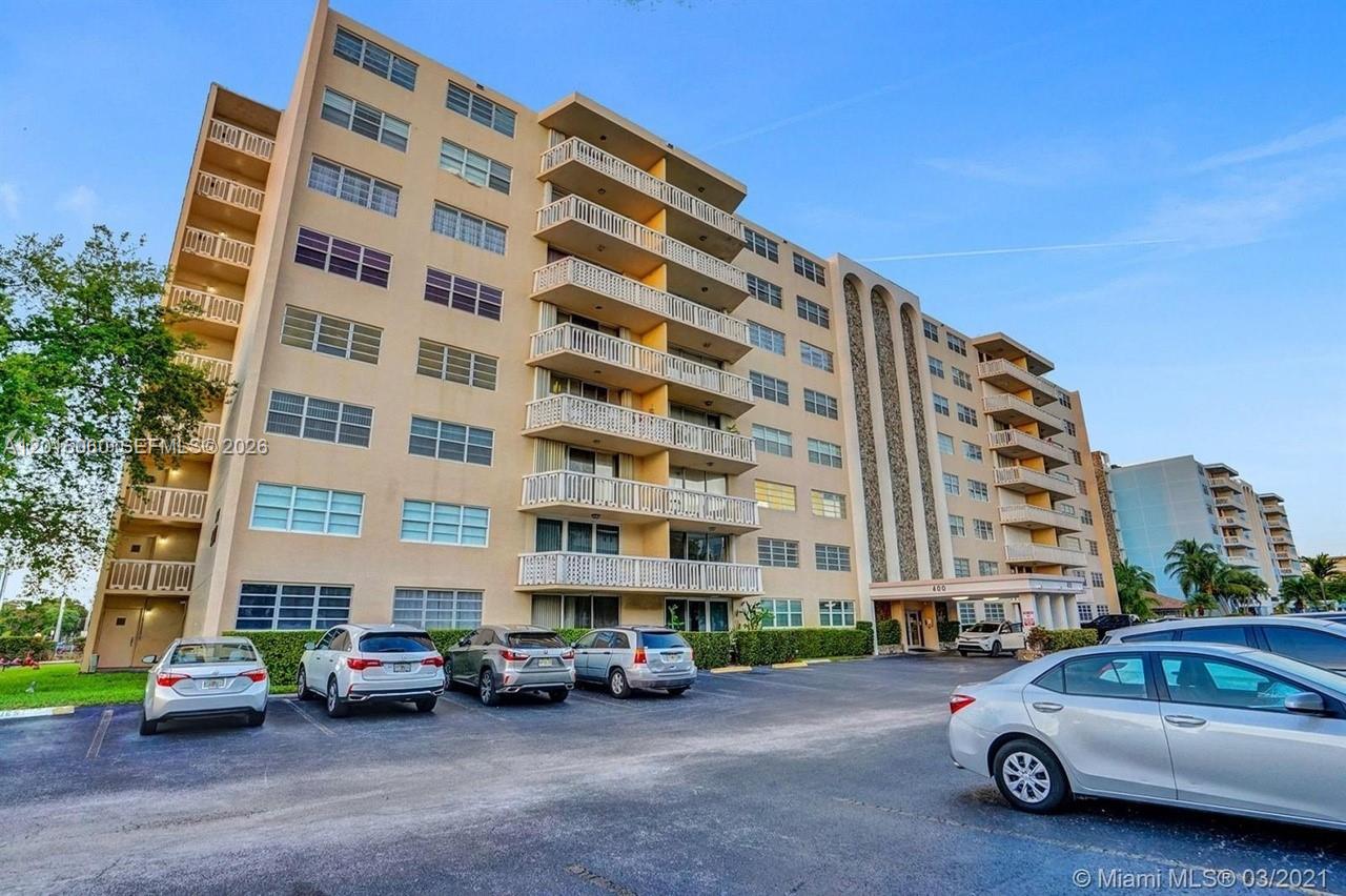 . Located in a well-kept building in North Miami, just minutes from Biscayne Blvd, FIU, shops, restaurants, and major highways. Ideal for investors or owner-occupants. Strong rental area with high demand. Unit is vacant and ready for immediate occupancy.
Special assessment for major improvements is ongoing, and works are in the final stage.