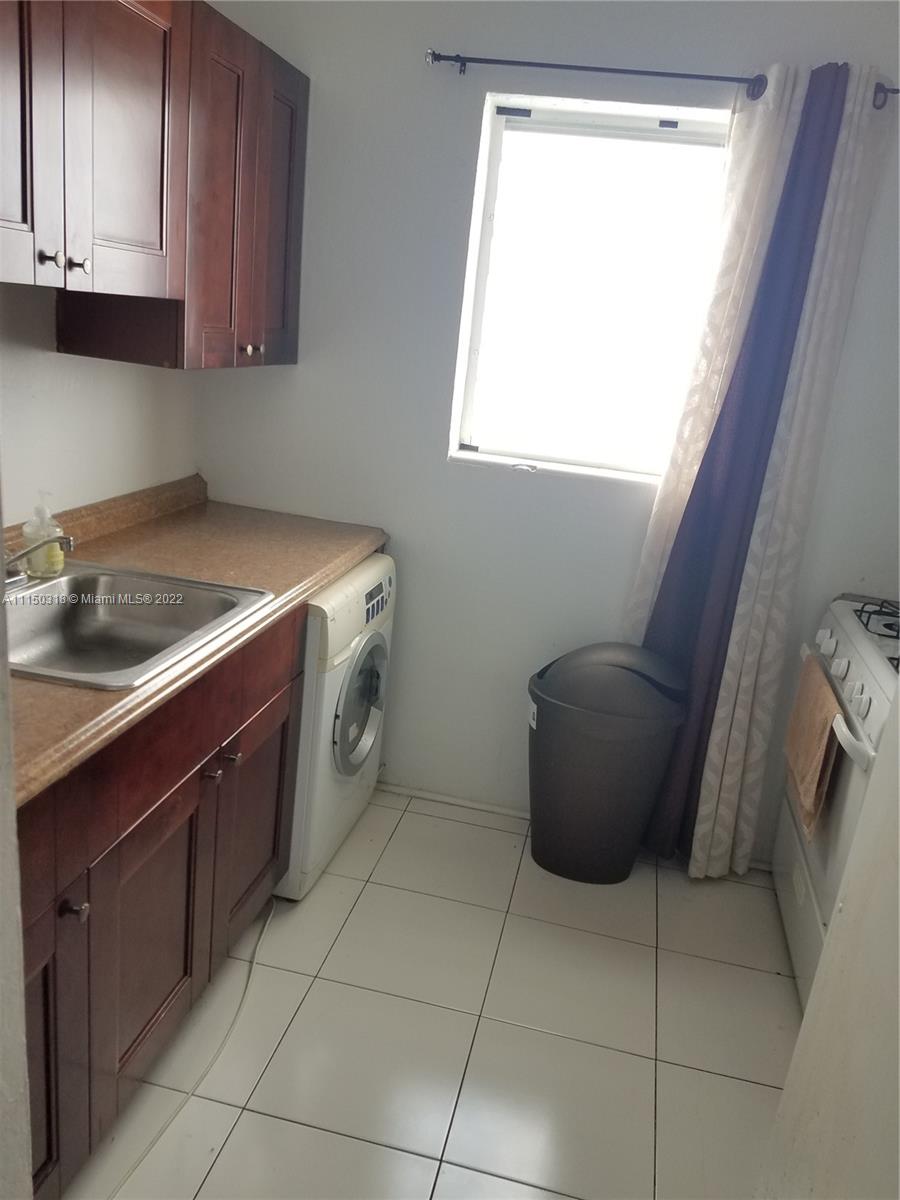 LINCOLN PLACE CONDO - Residential Lease