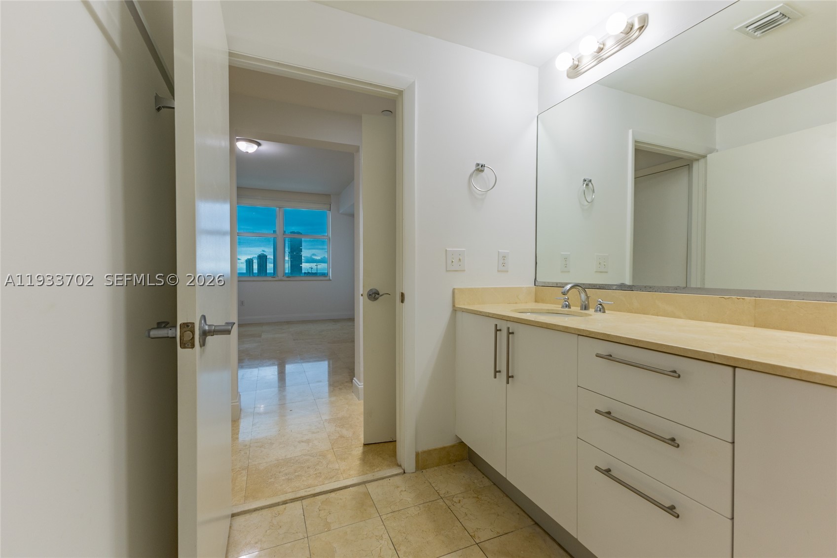 AVENTURA MARINA CONDO NUM - Residential
