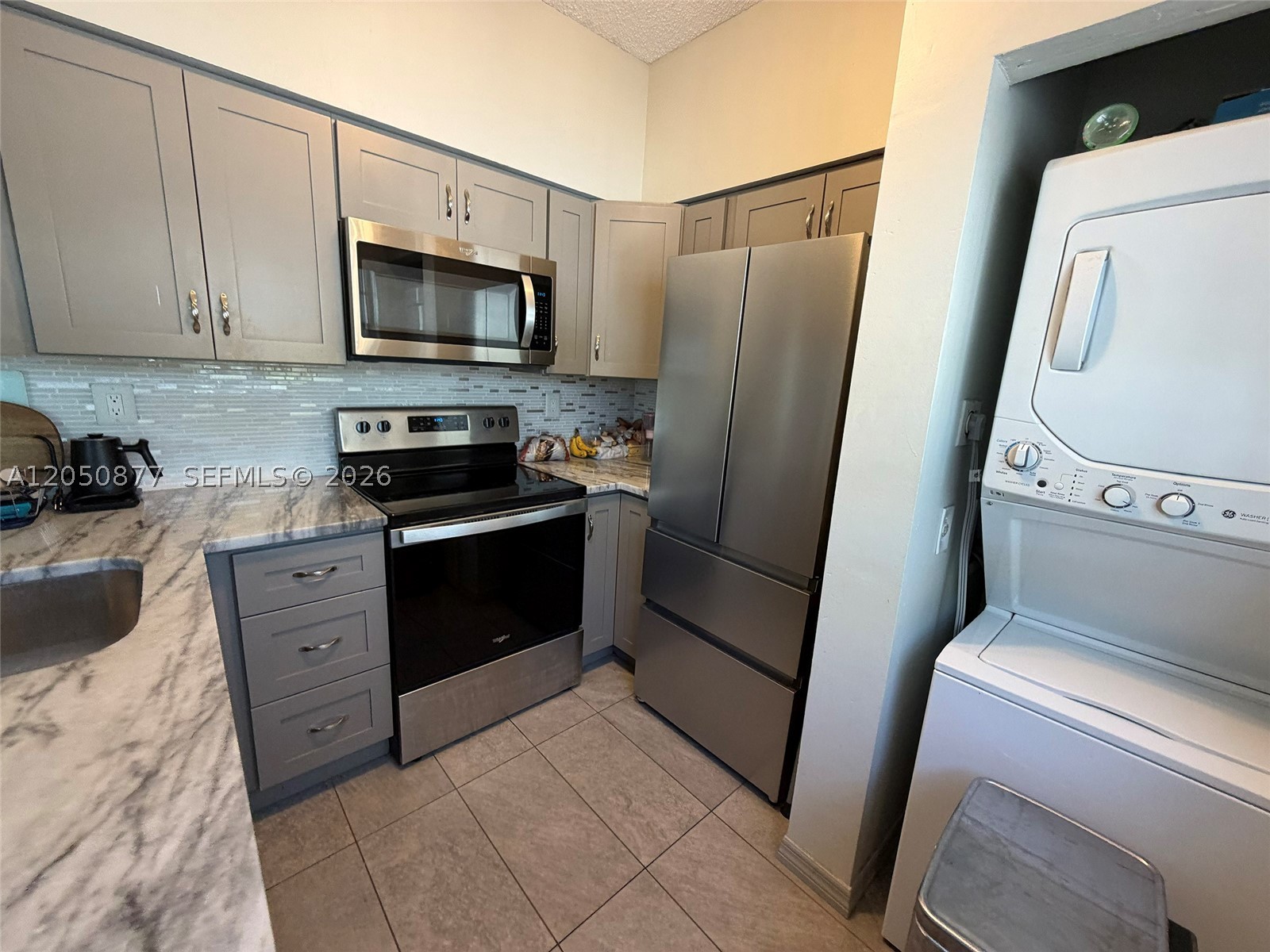 REFLECTIONS AT PEMBROKE P - Residential Lease