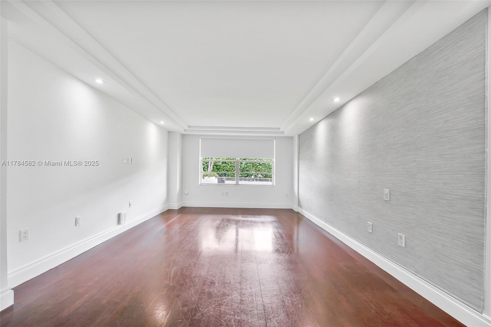 COMMODORE CLUB SOUTH COND - Residential Lease