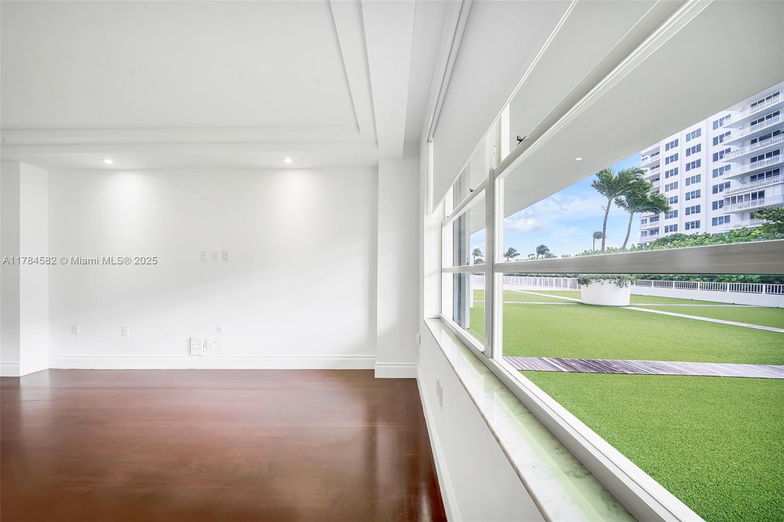 COMMODORE CLUB SOUTH COND - Residential Lease