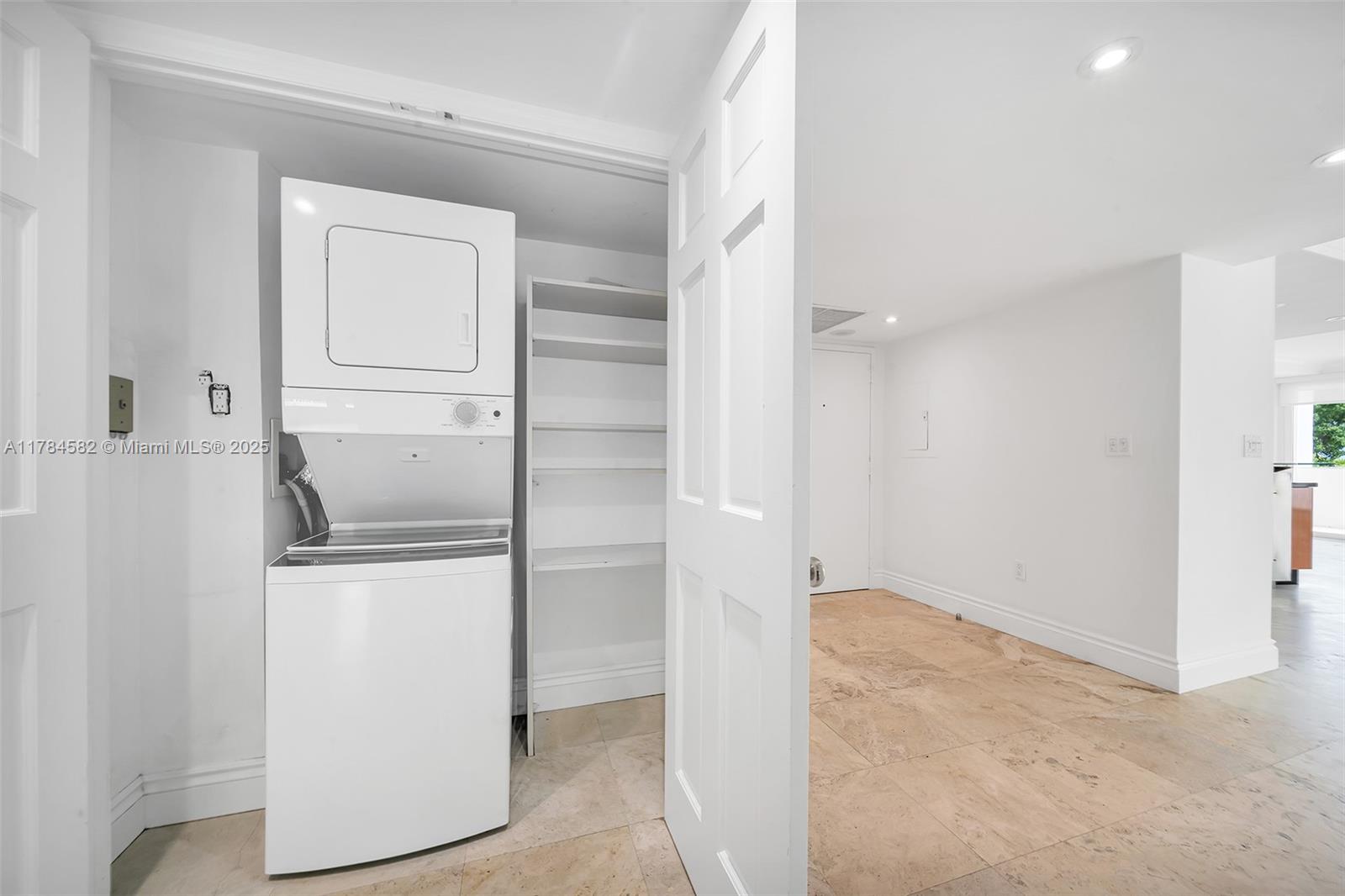 COMMODORE CLUB SOUTH COND - Residential Lease