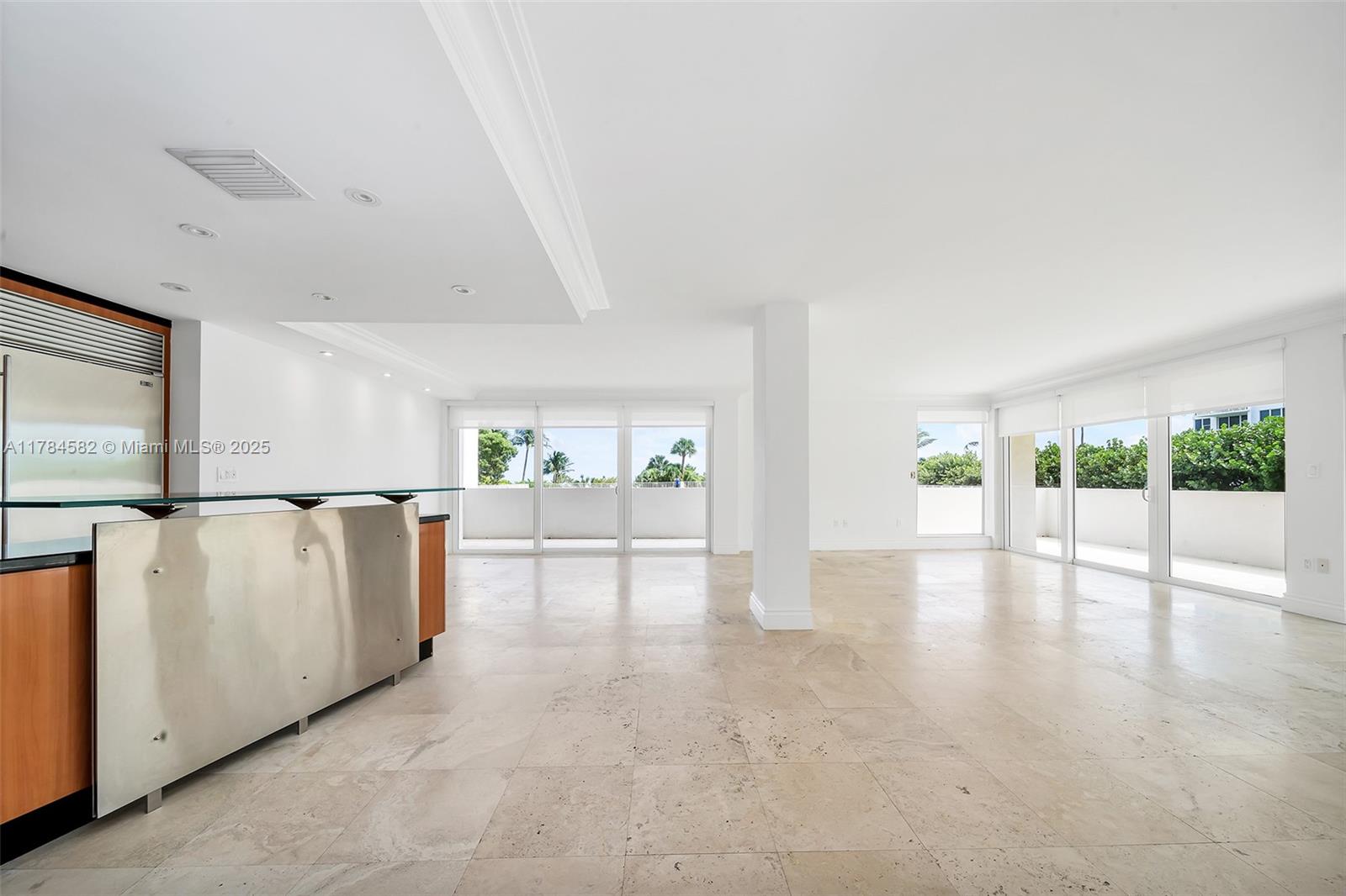 COMMODORE CLUB SOUTH COND - Residential Lease