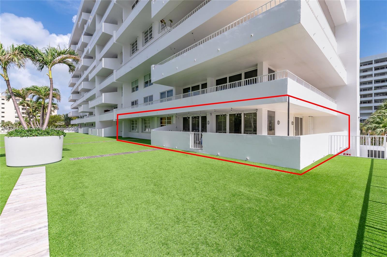 COMMODORE CLUB SOUTH COND - Residential Lease