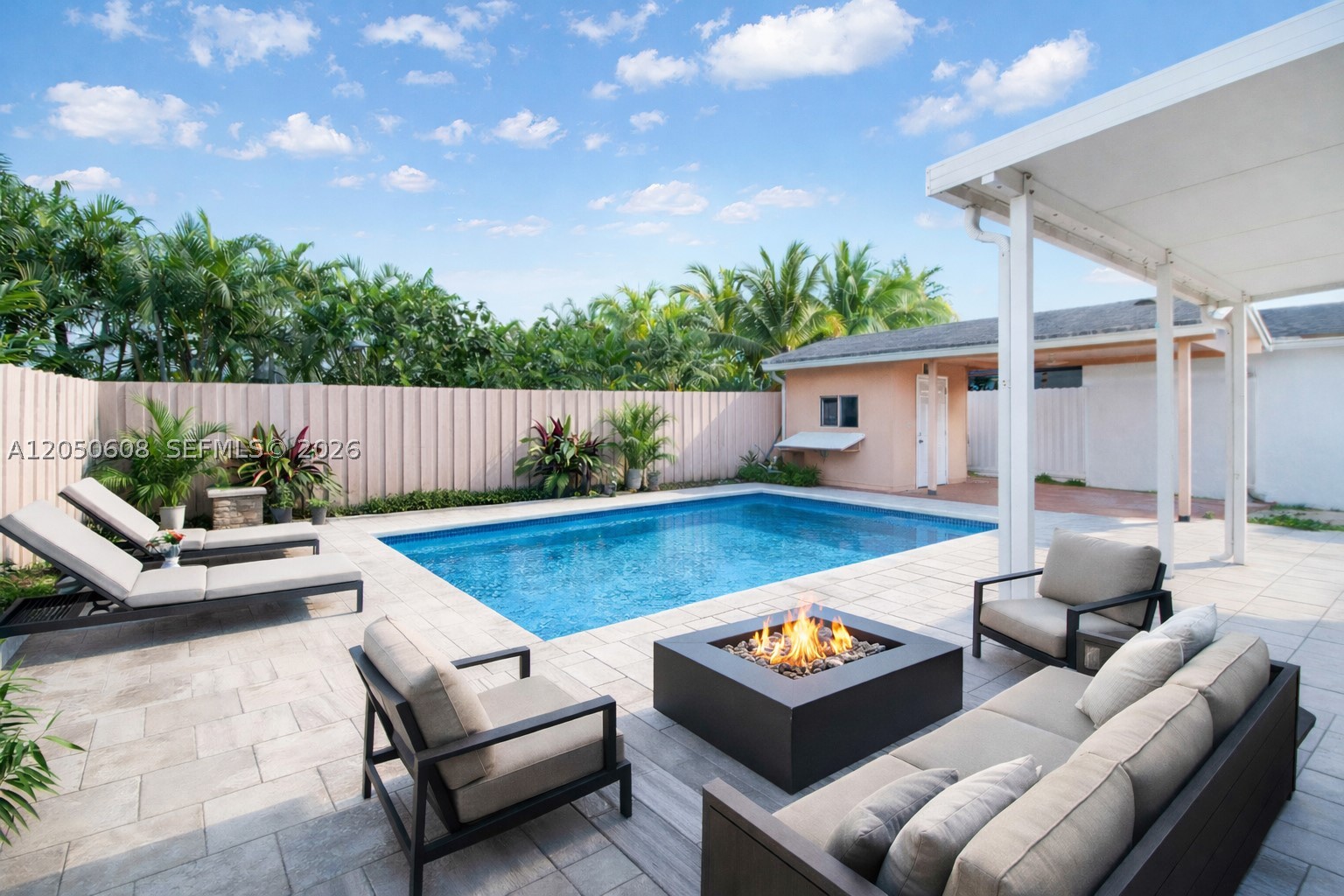 SOUTH MIAMI LAKES - Residential