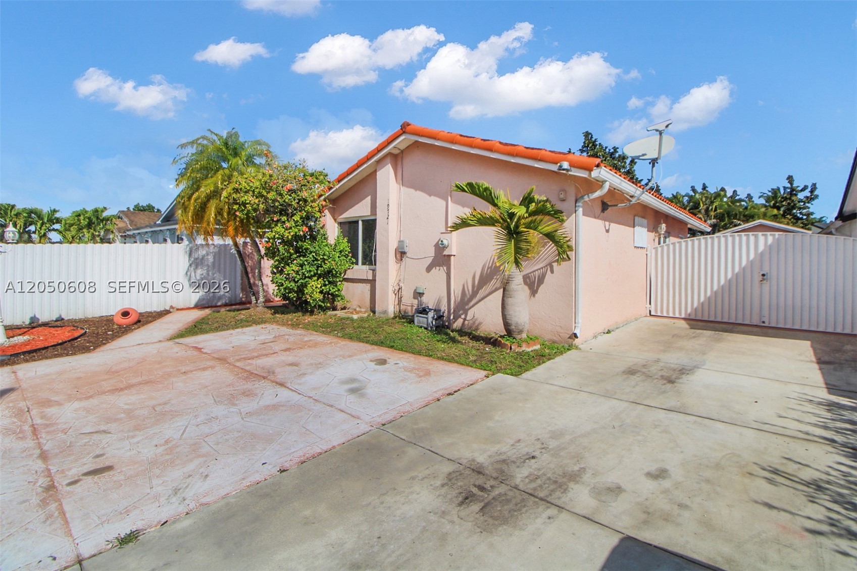 SOUTH MIAMI LAKES - Residential