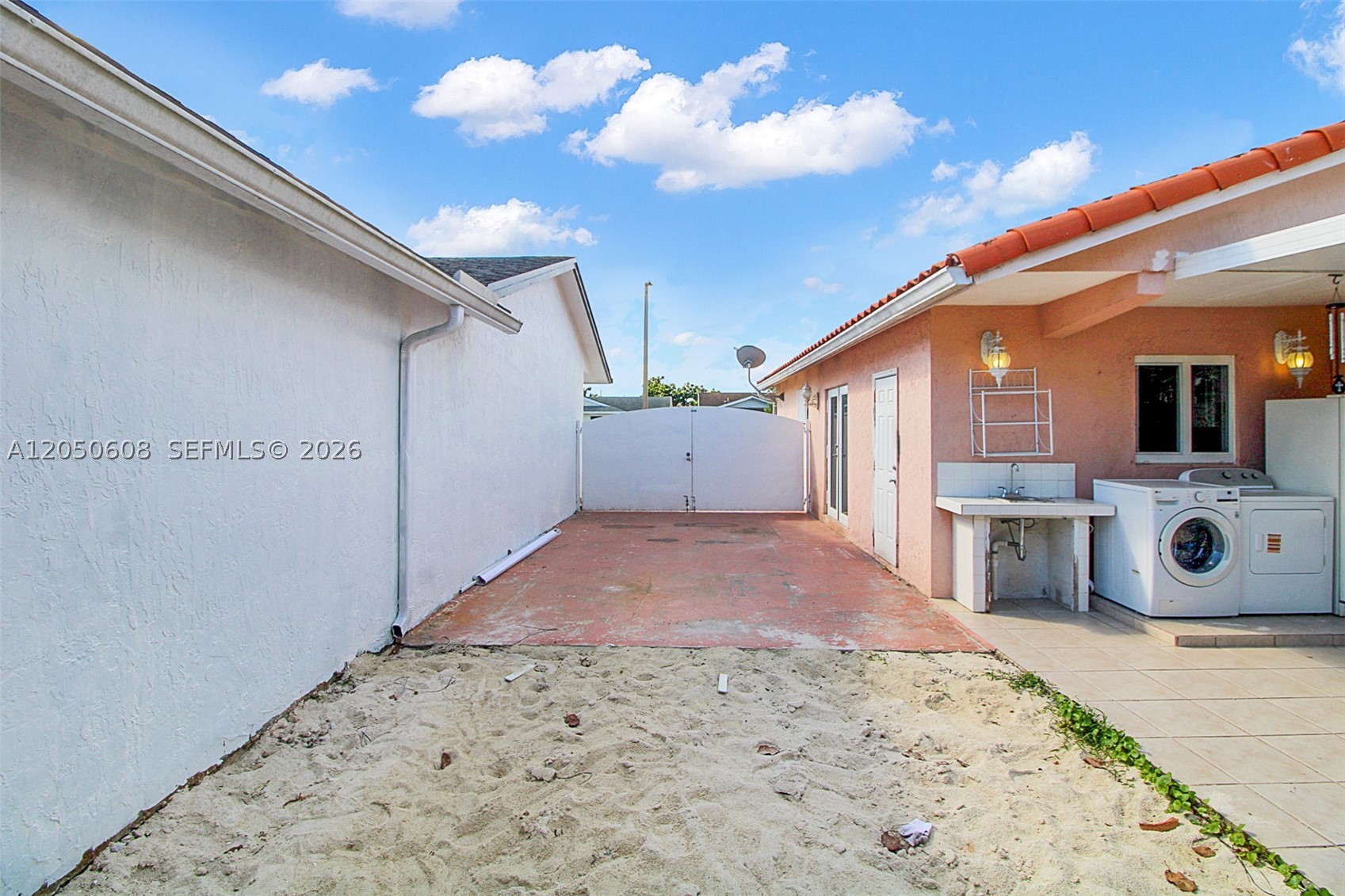 SOUTH MIAMI LAKES - Residential