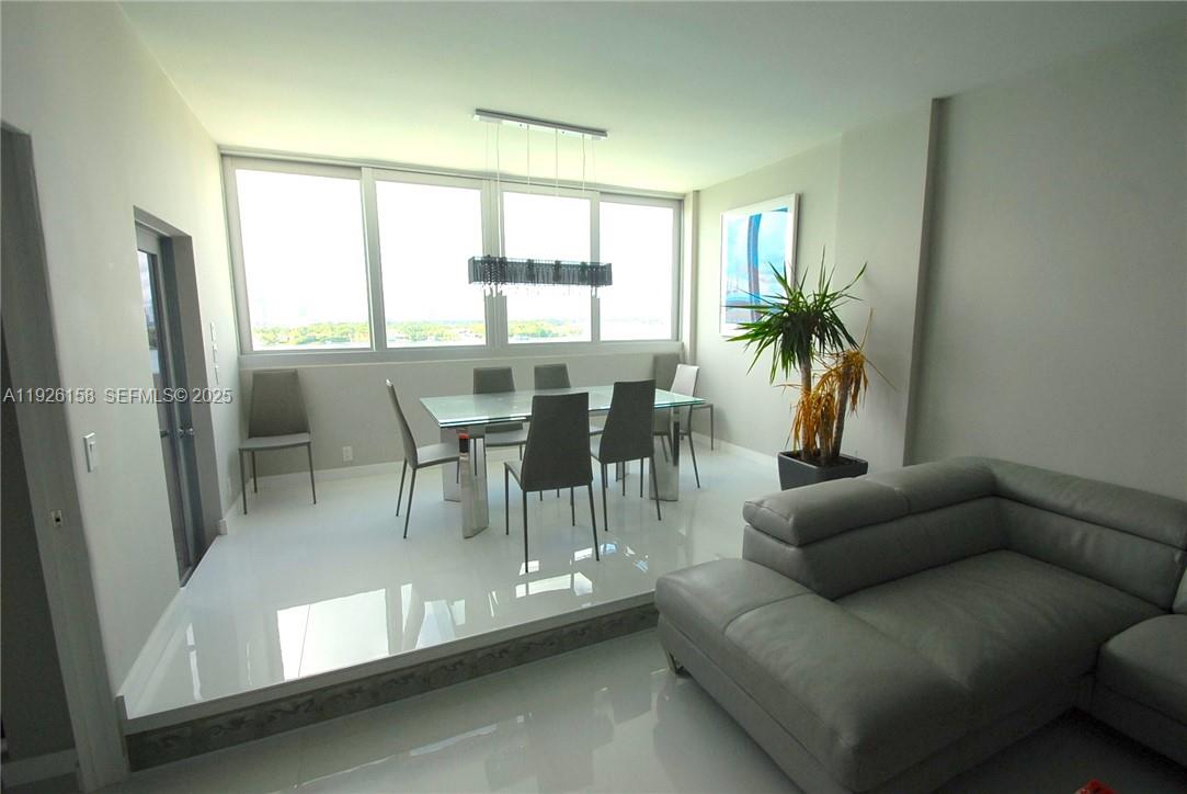 SOUTH BAY CLUB - Residential