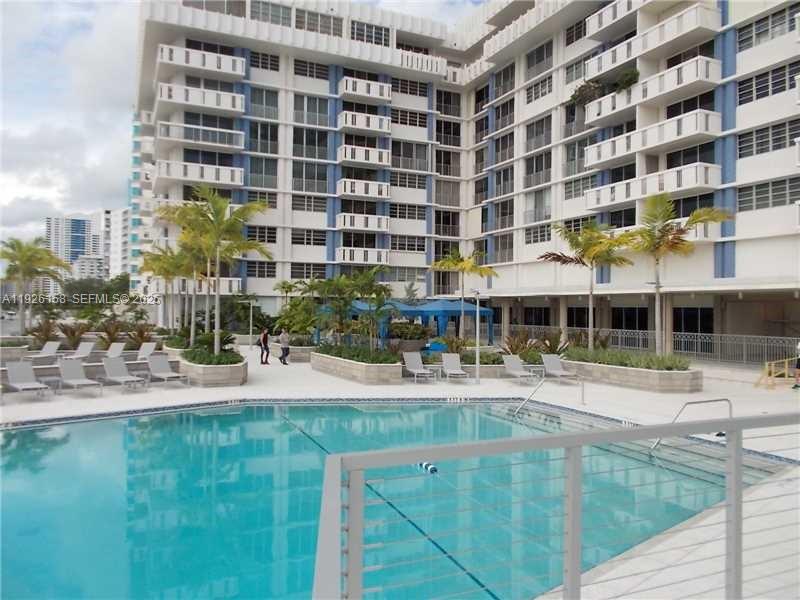 SOUTH BAY CLUB - Residential