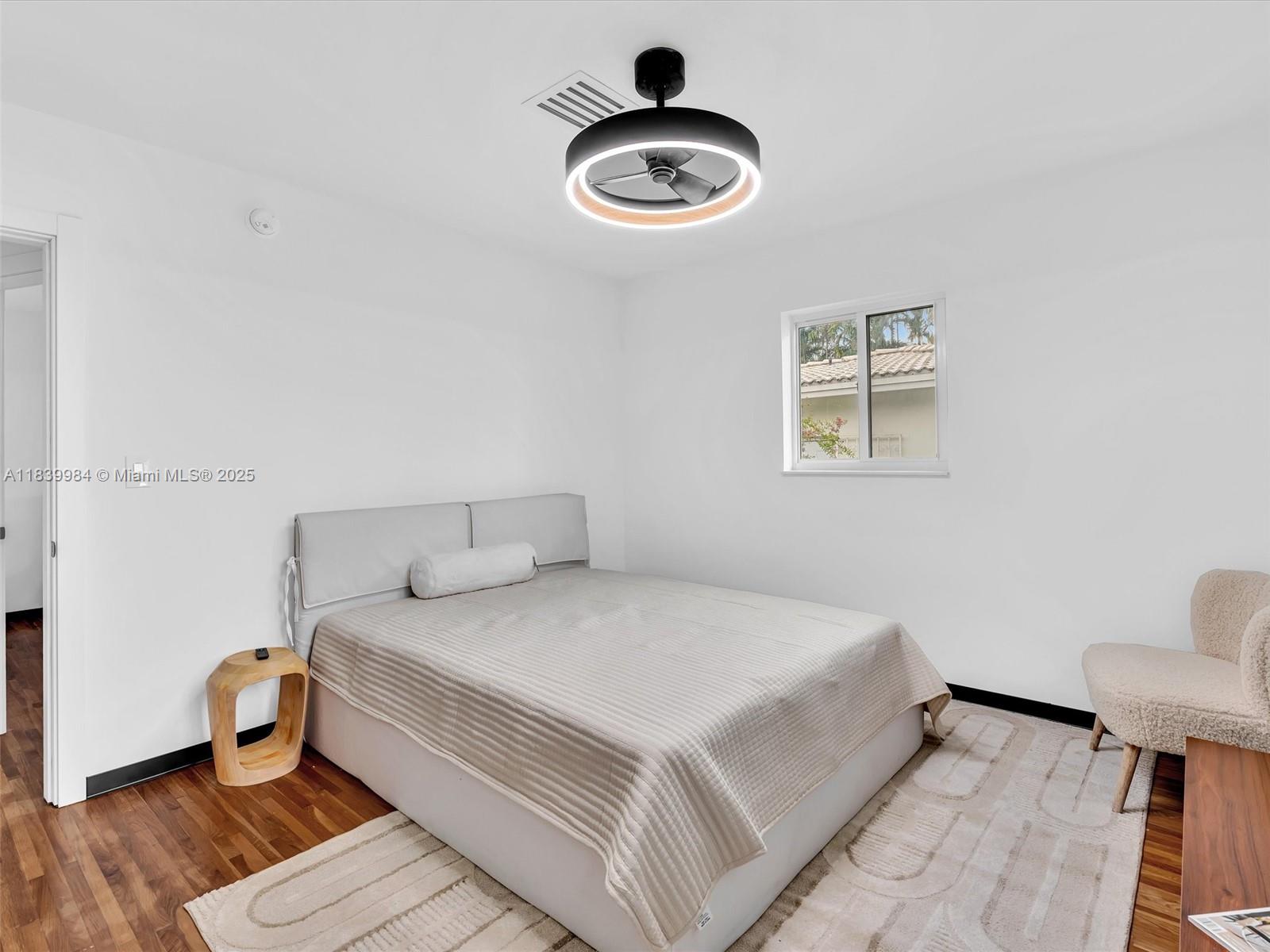 COUNTRY CLUB HOMES - Residential Lease