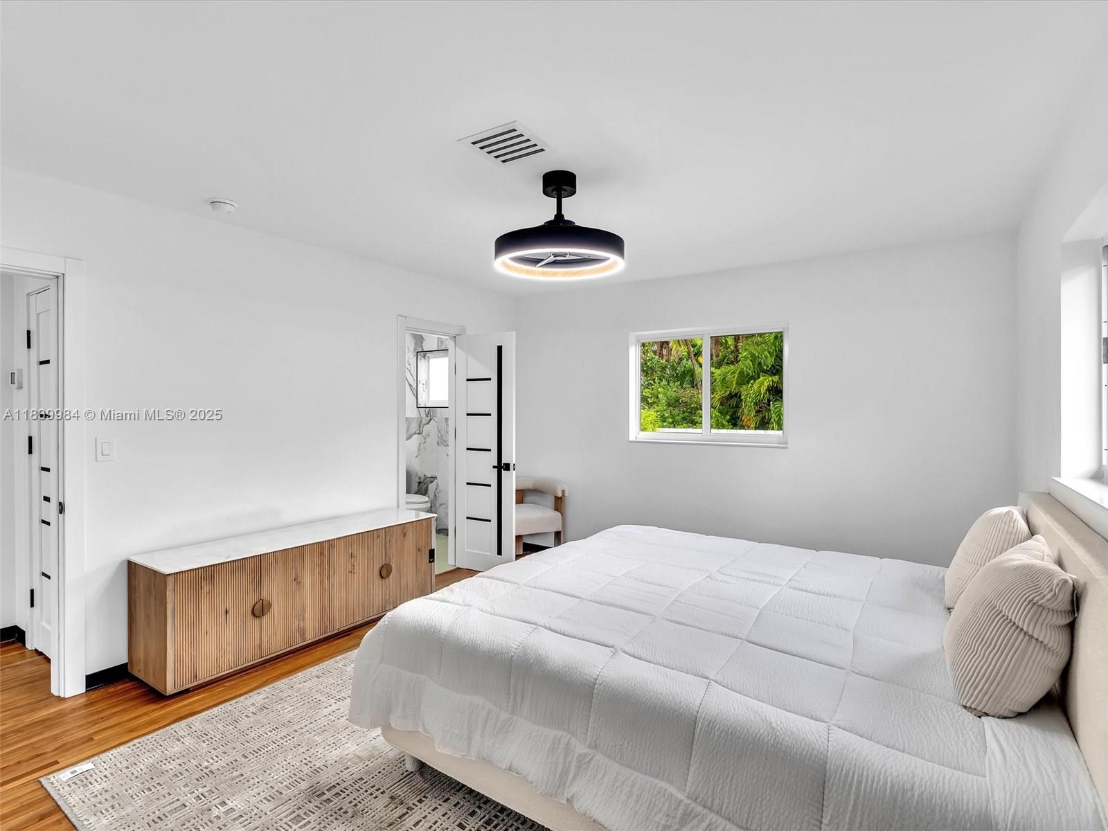 COUNTRY CLUB HOMES - Residential Lease