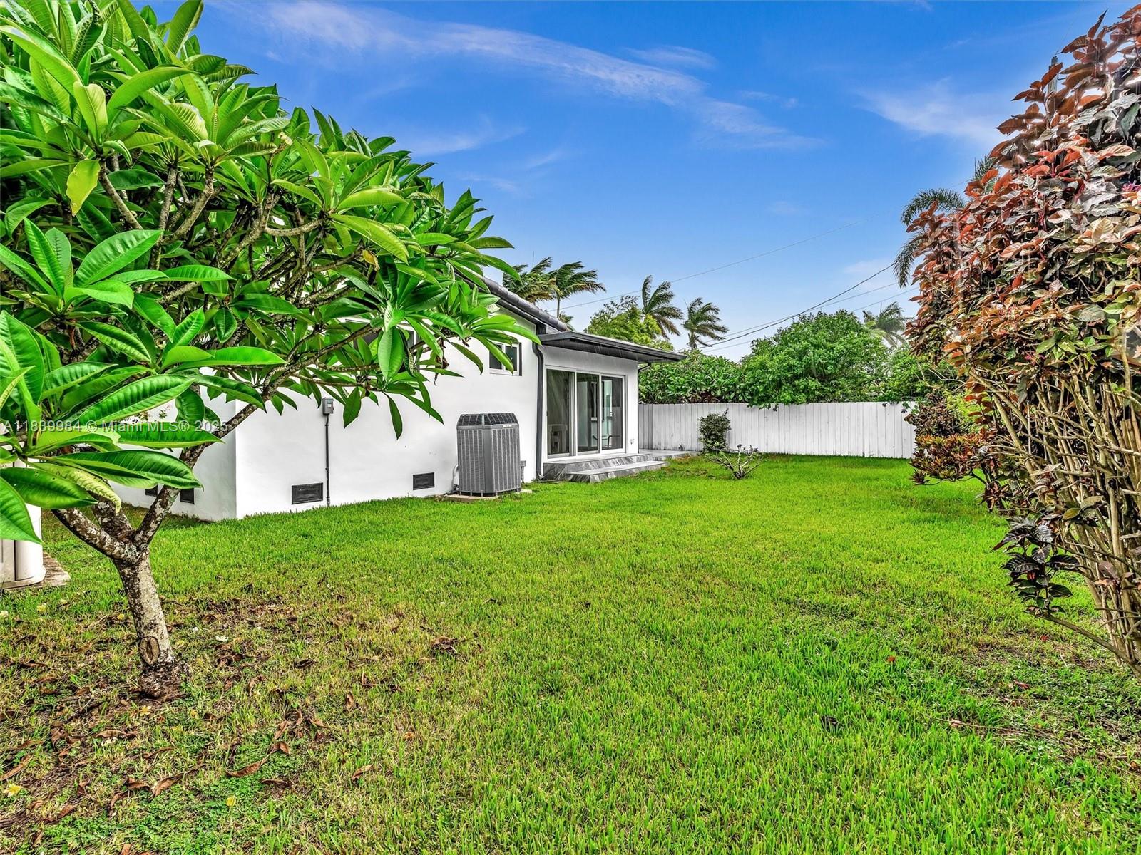 COUNTRY CLUB HOMES - Residential Lease