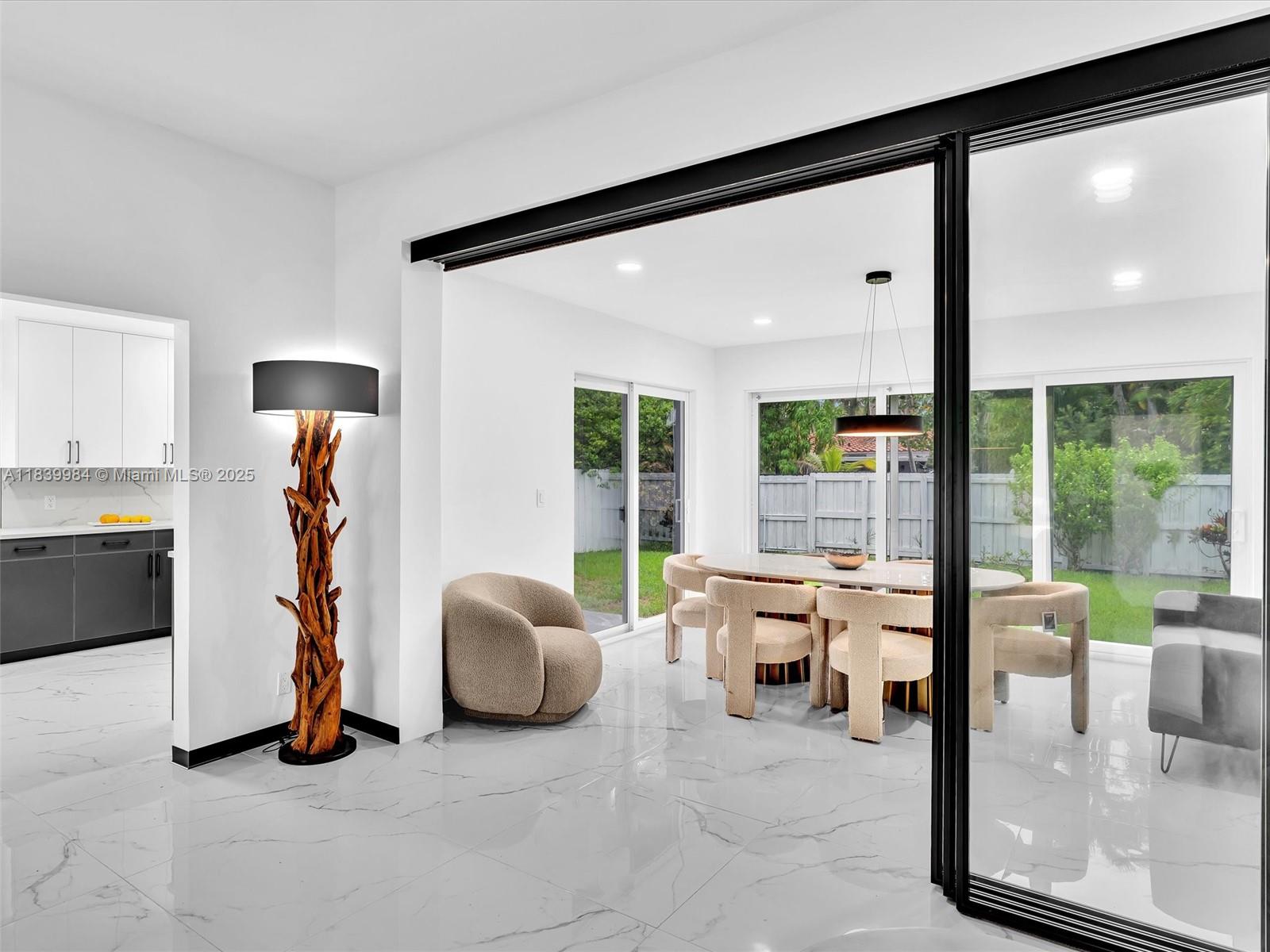 COUNTRY CLUB HOMES - Residential Lease