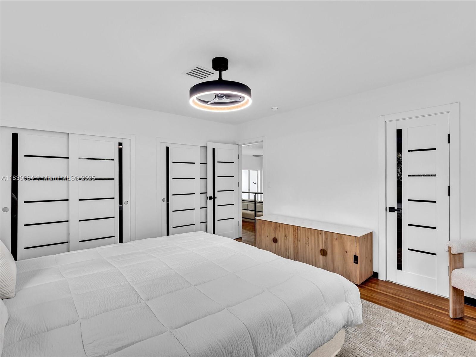 COUNTRY CLUB HOMES - Residential Lease