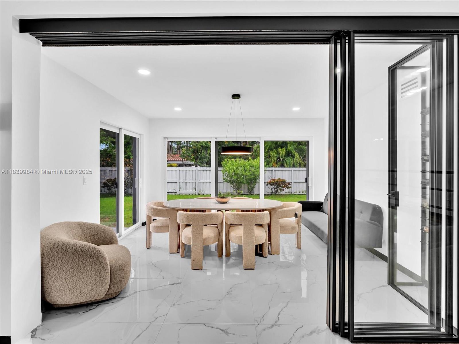 COUNTRY CLUB HOMES - Residential Lease