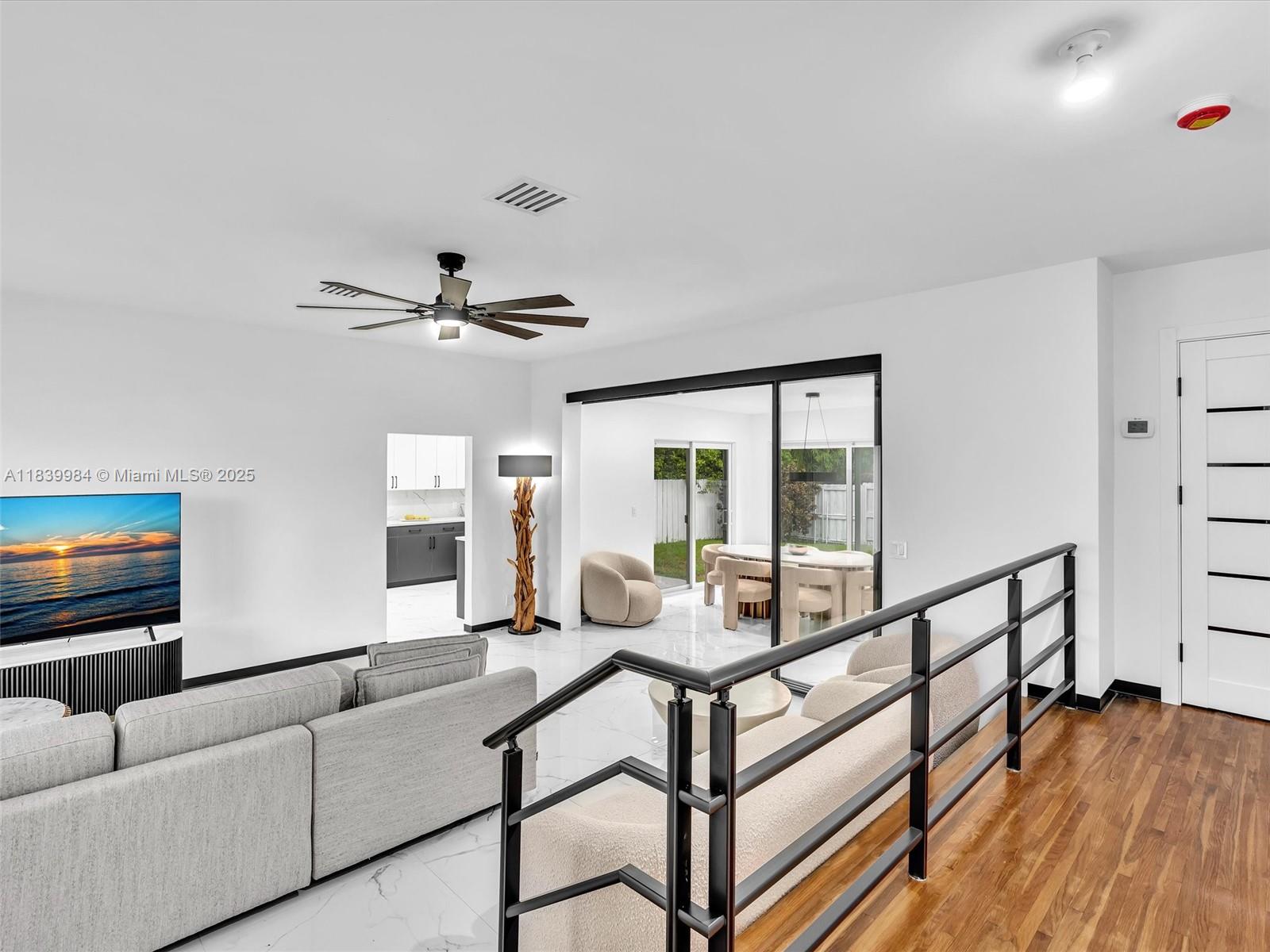COUNTRY CLUB HOMES - Residential Lease