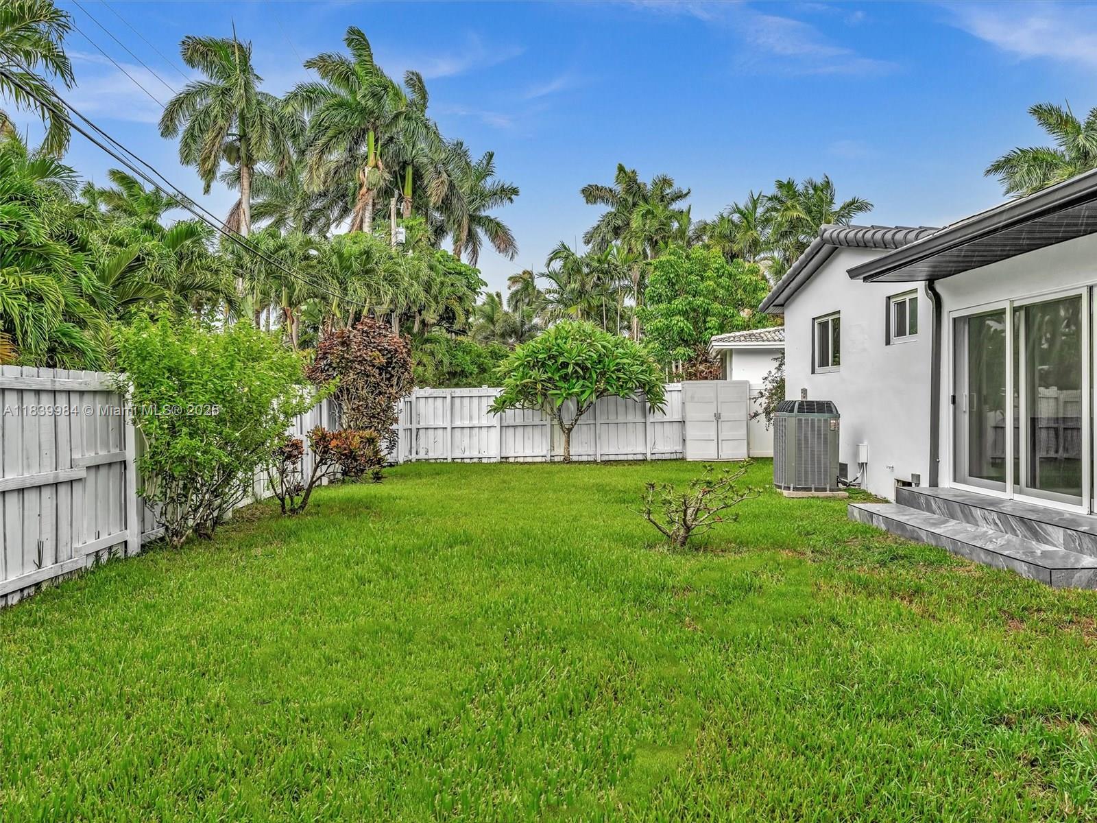 COUNTRY CLUB HOMES - Residential Lease