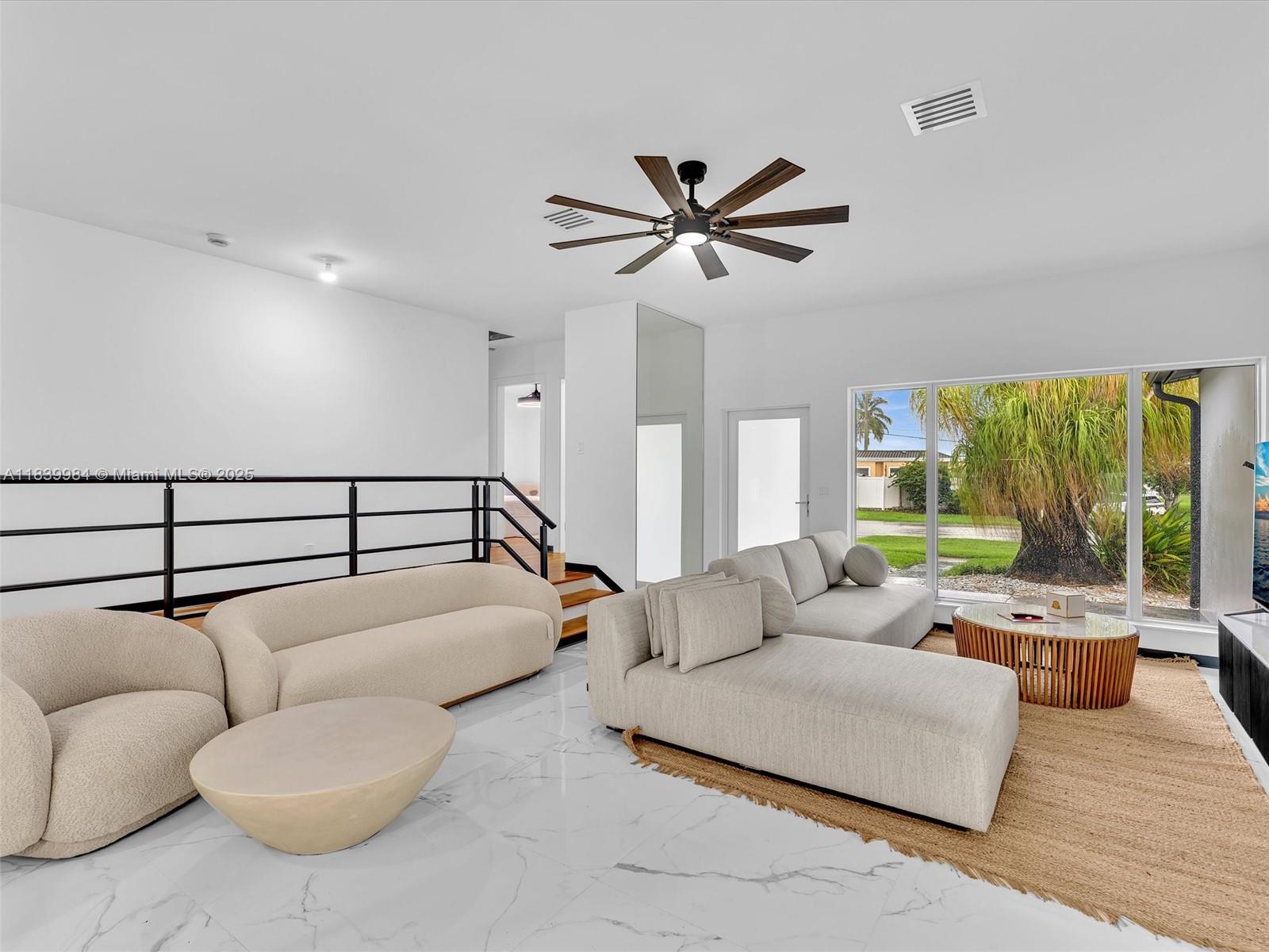 COUNTRY CLUB HOMES - Residential Lease