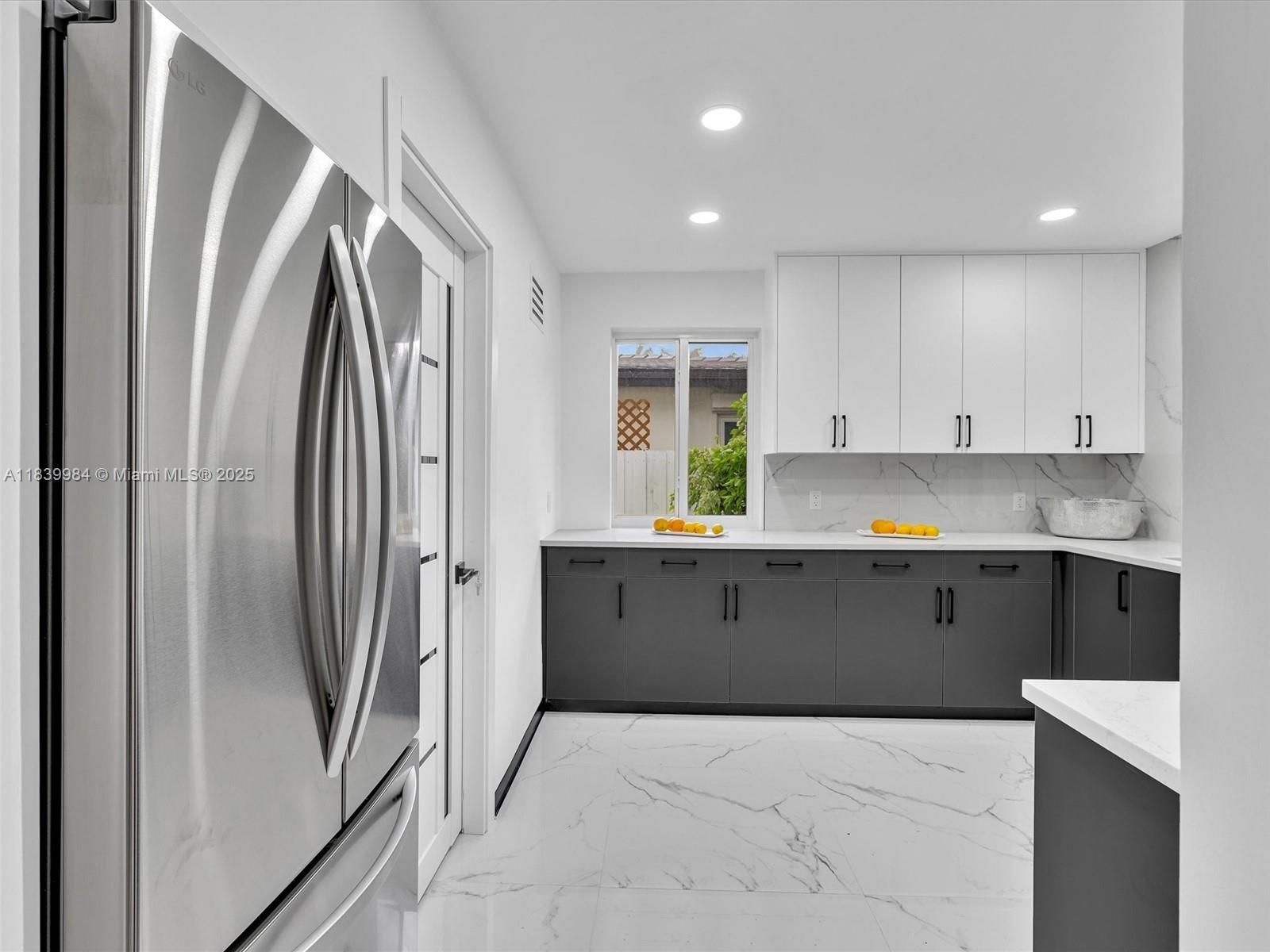 COUNTRY CLUB HOMES - Residential Lease
