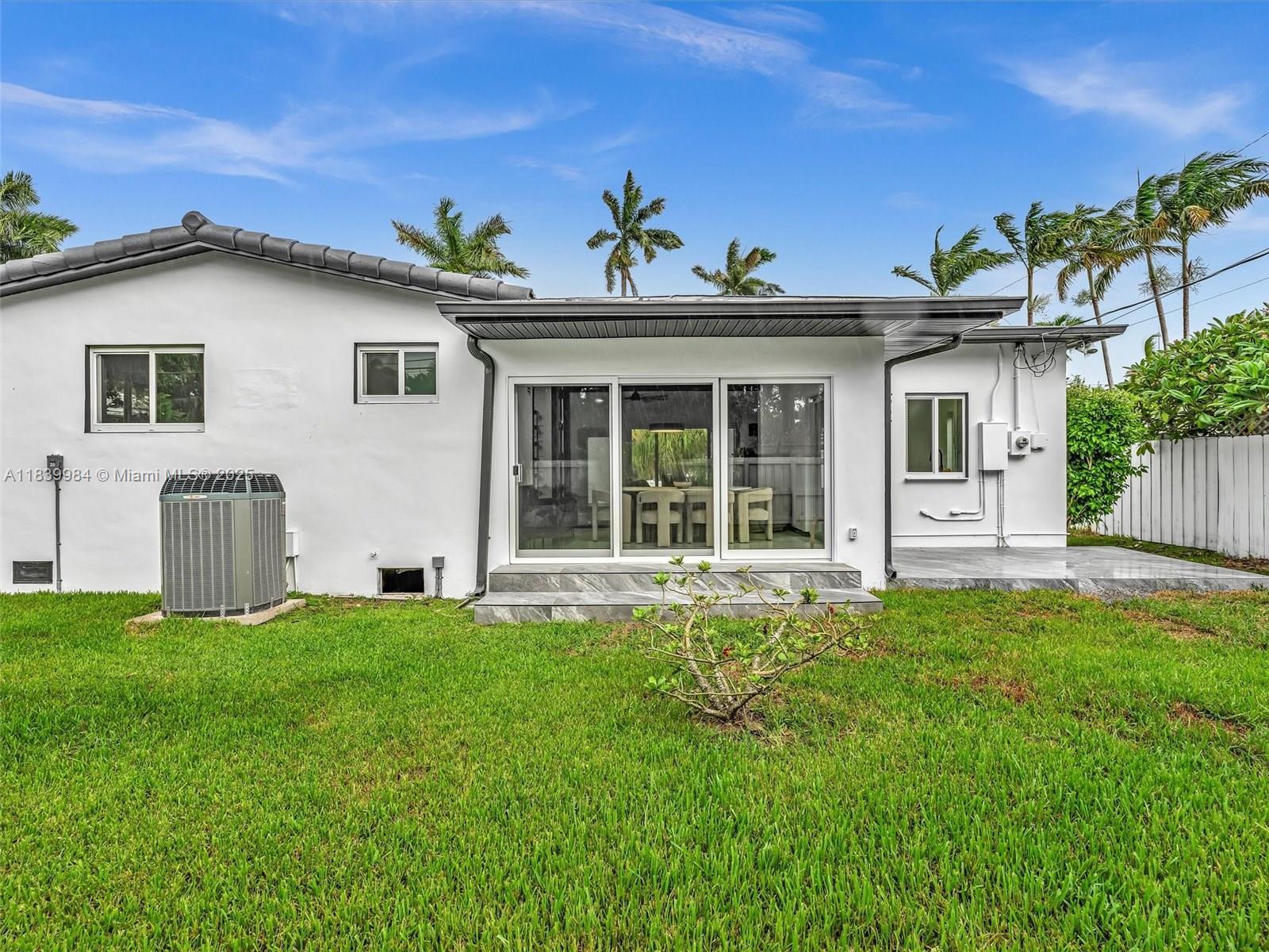 COUNTRY CLUB HOMES - Residential Lease