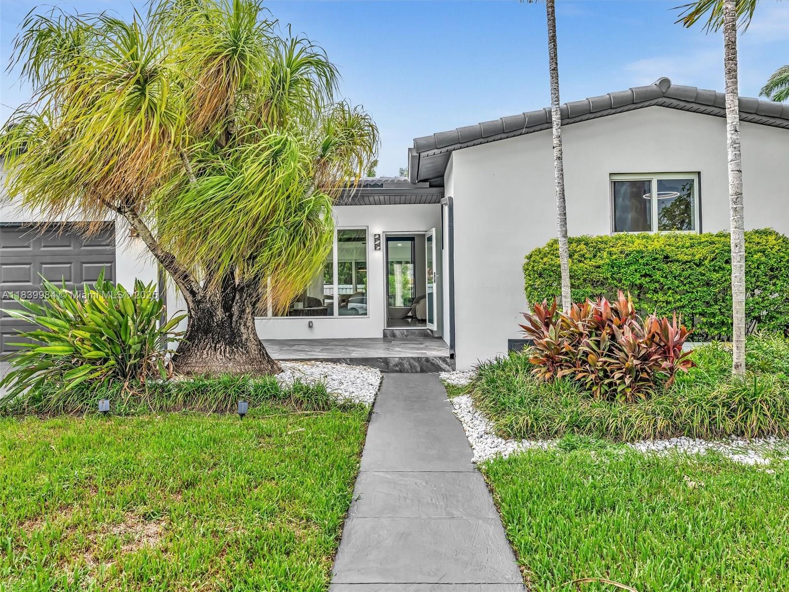 COUNTRY CLUB HOMES - Residential Lease