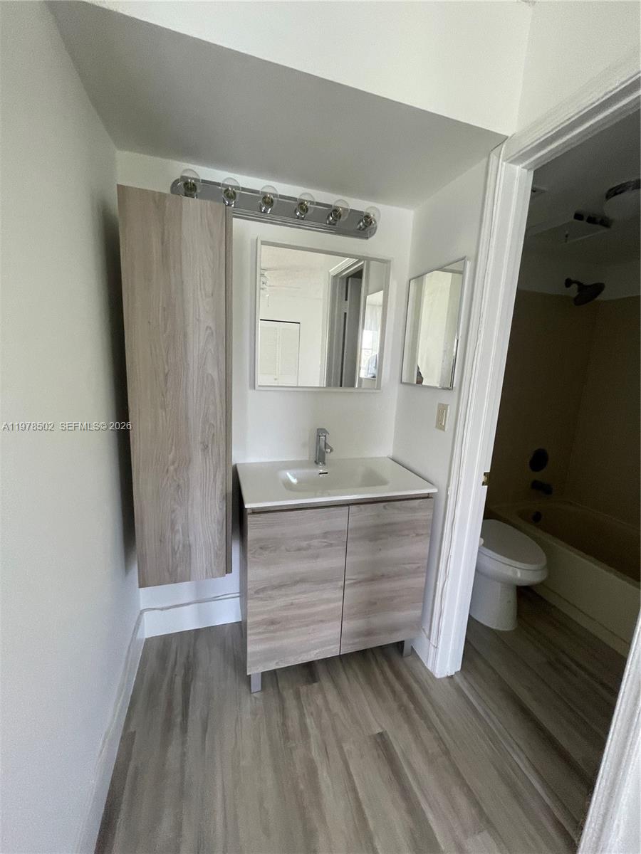 LAKEWOOD VILLAGE - Residential