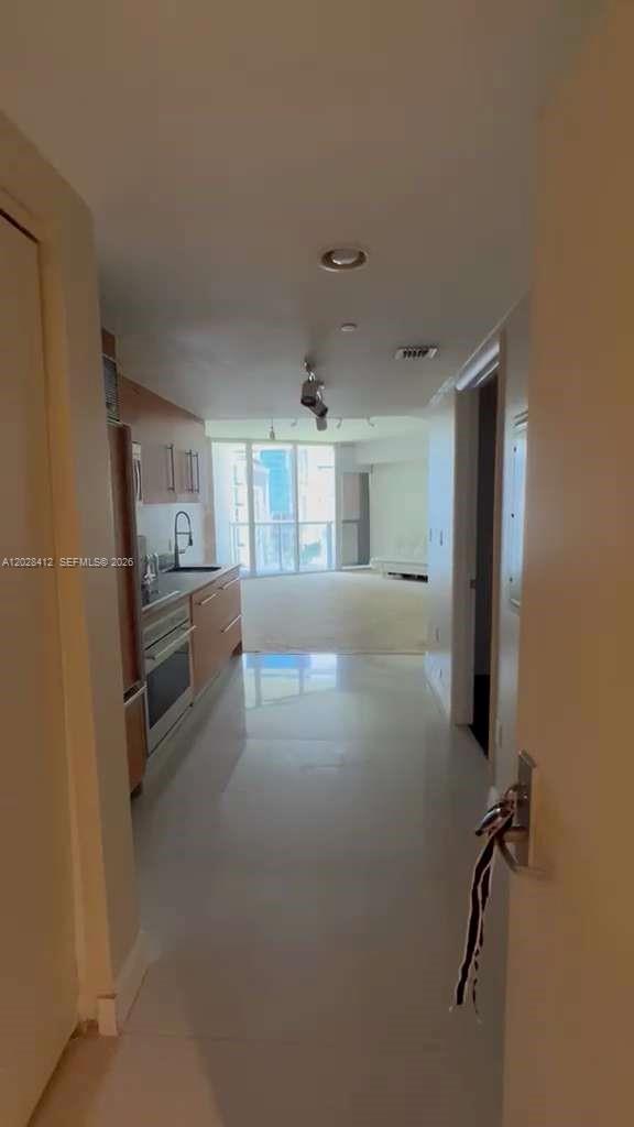 ICONBRICKELL CONDO NO 1 - Residential Lease