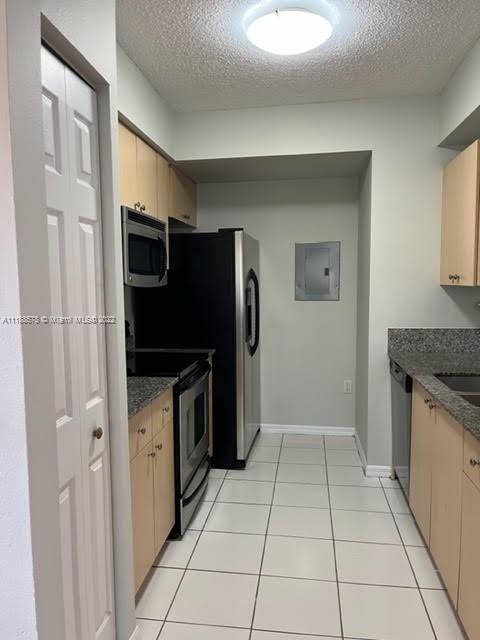 AVENTINE AT MIRAMAR BLDG - Residential Lease