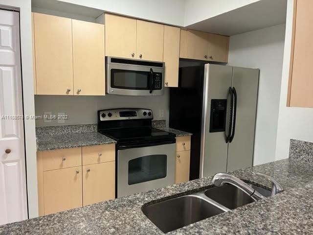 AVENTINE AT MIRAMAR BLDG - Residential Lease