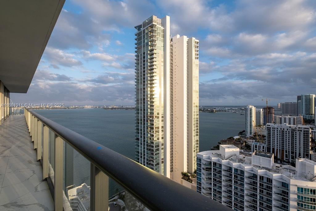 GRAN PARAISO CONDO - Residential