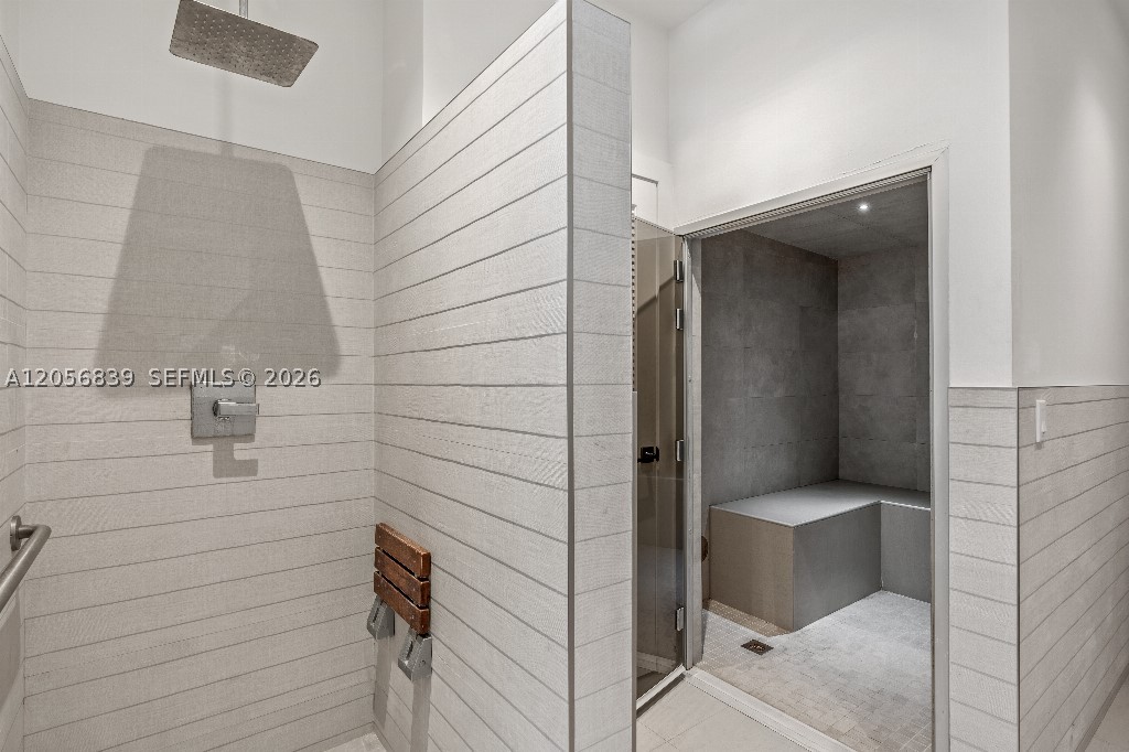 THE ROYAL CLUB CONDO - Residential