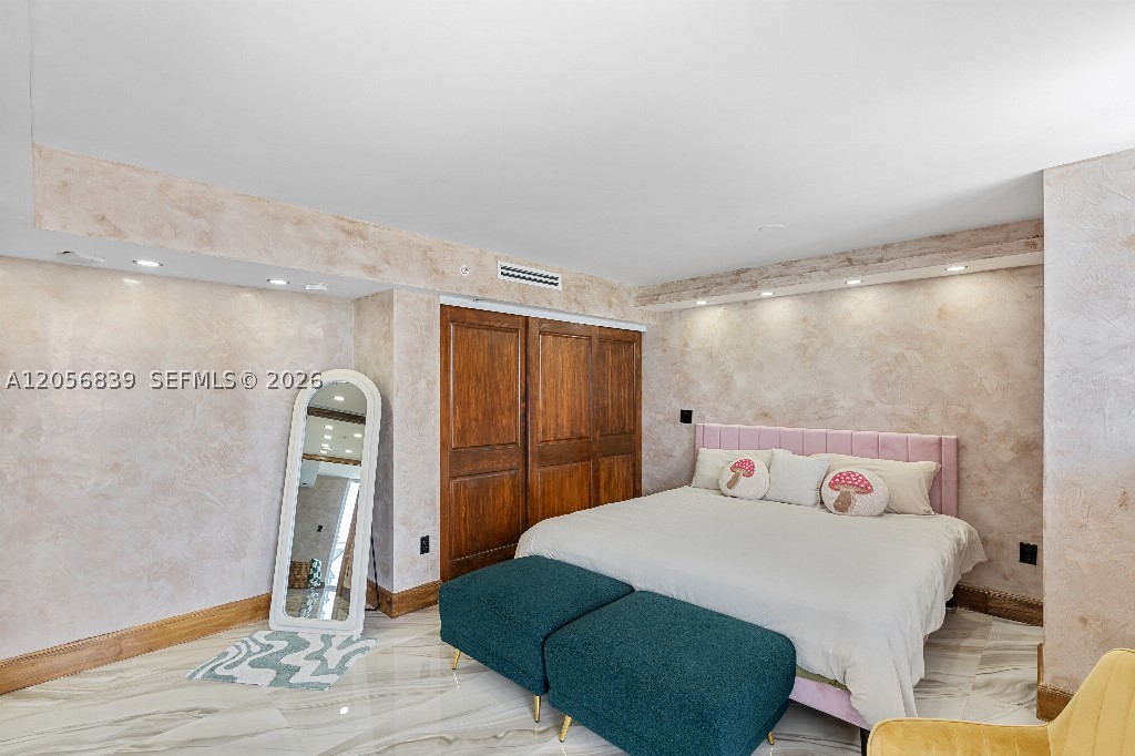 THE ROYAL CLUB CONDO - Residential